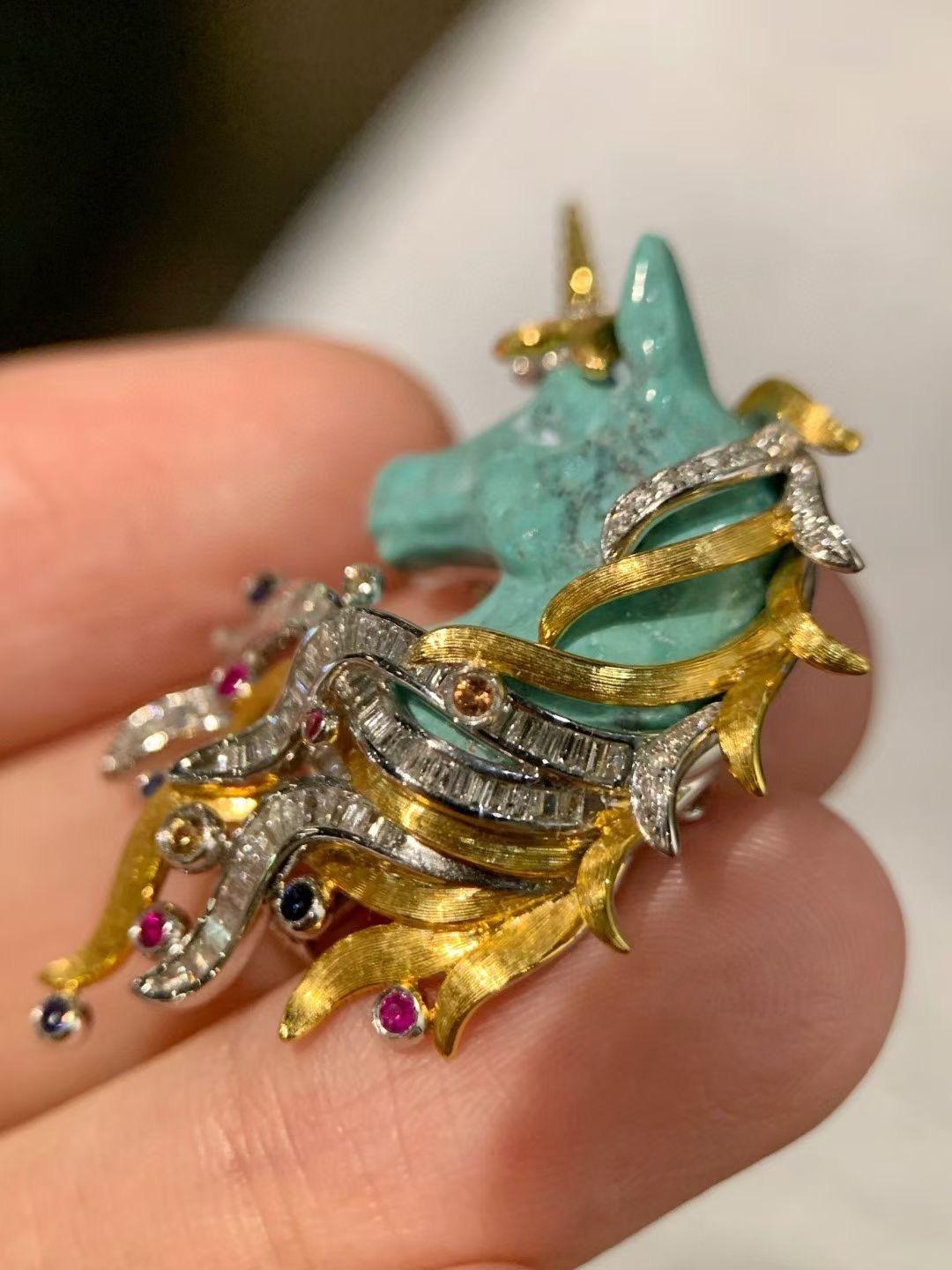 18K Gold Natural Turquoise Unicorn-Shaped Brooch with Diamonds In New Condition For Sale In Kowloon, HK
