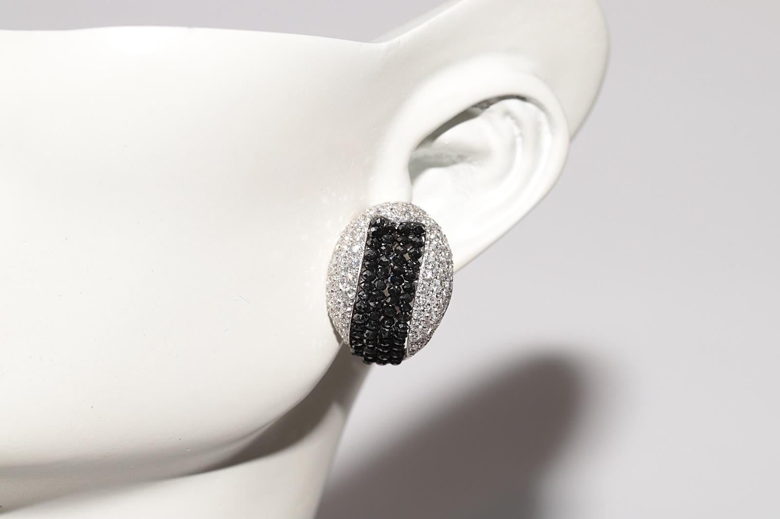18 Karat Gold Natürlicher weißer und schwarzer Diamant Dekorierter Ohrstecker im Angebot 5