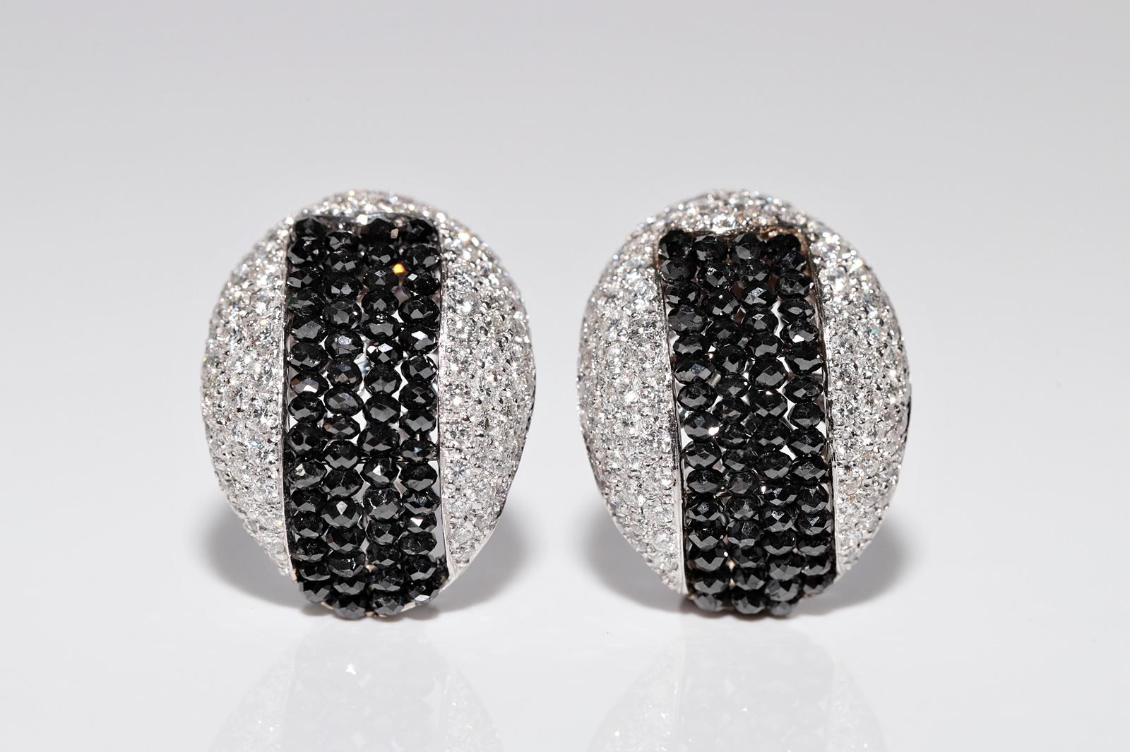 In sehr gutem Zustand.
Das Gesamtgewicht beträgt 12,3 Gramm.
Insgesamt ist alles Diamant 3,30 ct.
Der weiße Diamant hat die Farbe F-G und die Reinheit vvs-vs.
Die Box ist nicht enthalten.
Bitte kontaktieren Sie uns bei Fragen.