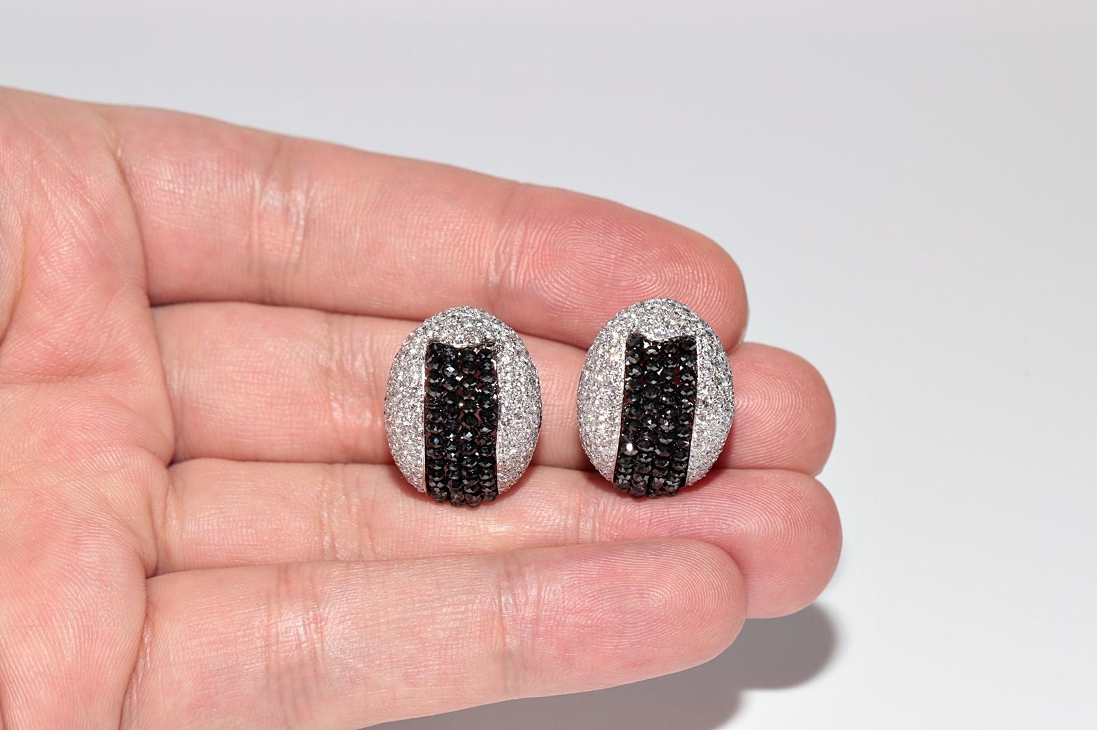 18 Karat Gold Natürlicher weißer und schwarzer Diamant Dekorierter Ohrstecker im Angebot 2