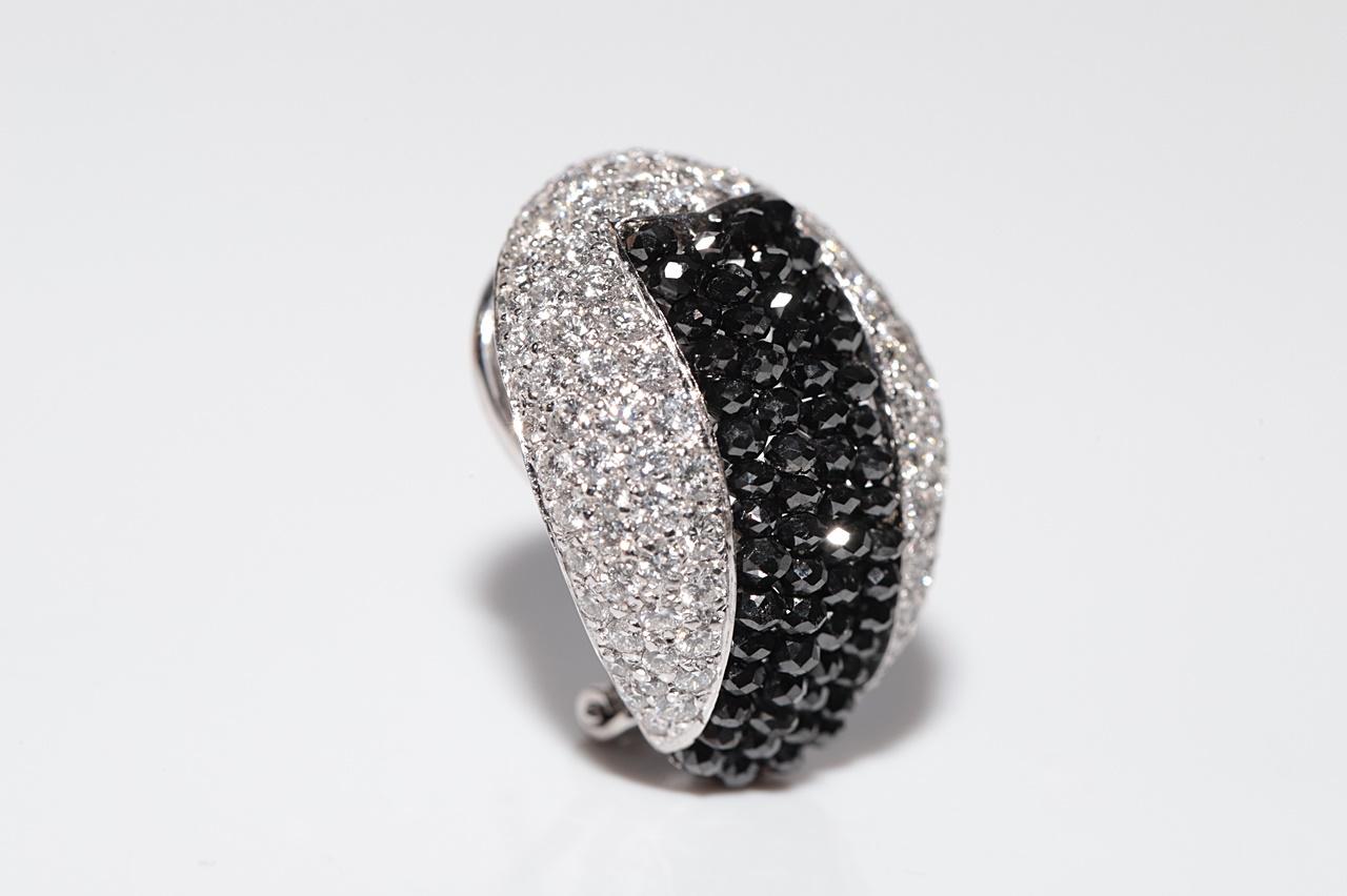 18 Karat Gold Natürlicher weißer und schwarzer Diamant Dekorierter Ohrstecker im Angebot 3