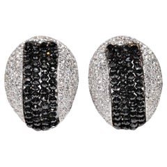 18k Gold Natural White And Black Diamond Decorated Stud Earring