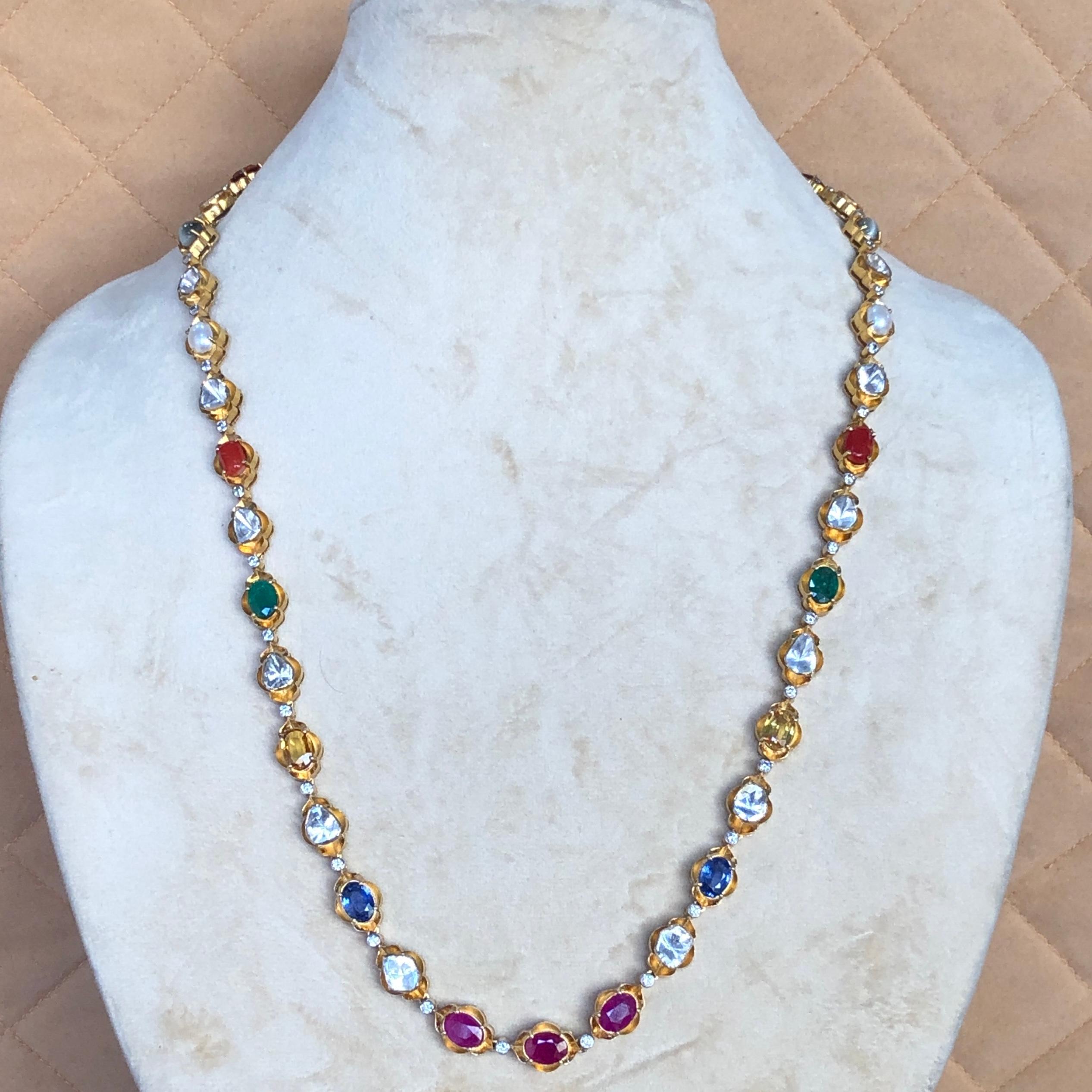 Navratna-Halskette aus 18 Karat Gold mit Diamanten und Diamantscheiben  Navratan-Schnur im Angebot 4