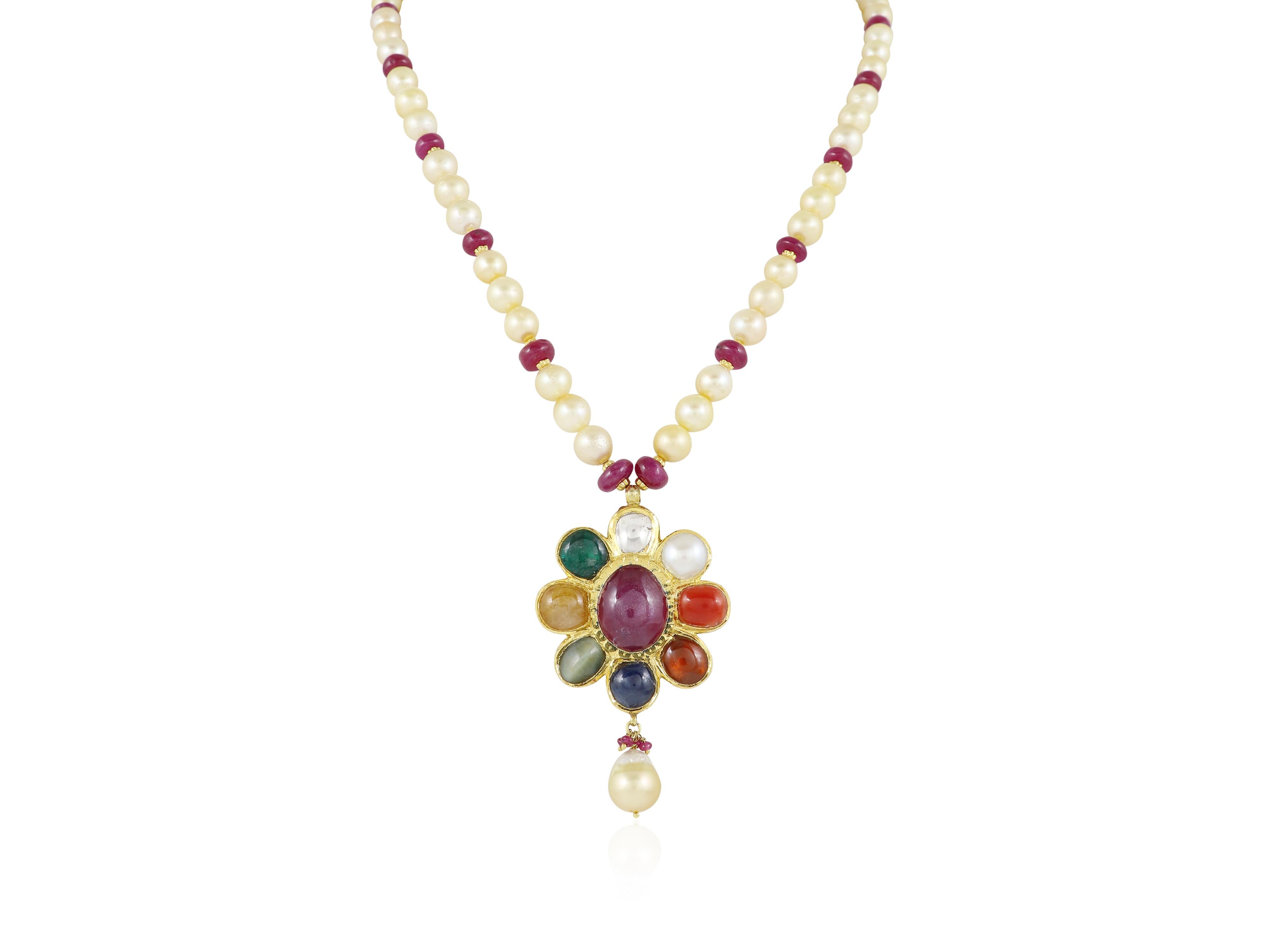 Ciondolo Navratna in oro 18K Ciondolo Kundan Meena polki per matrimonio indiano In condizioni Nuovo in vendita a Bangkok,, TH