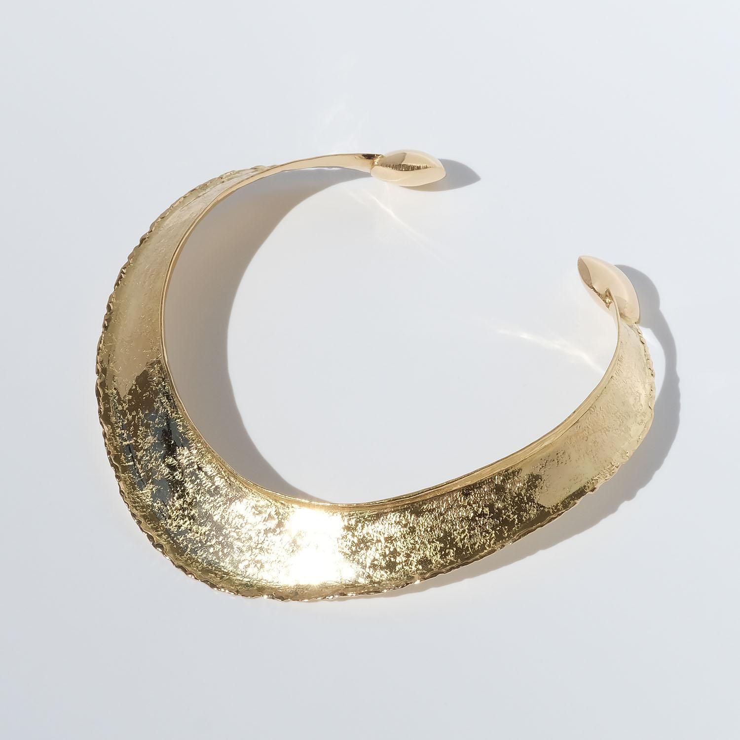 18k Gold Neck Ring by Swedish Master Claës Giertta Made Year 1968 In Good Condition For Sale In Stockholm, SE