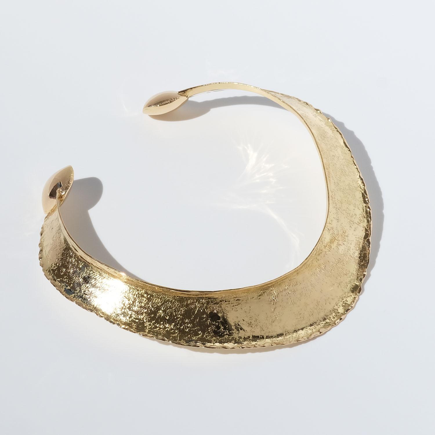 18k Gold Neck Ring by Swedish Master Claës Giertta Made Year 1968 en vente 1
