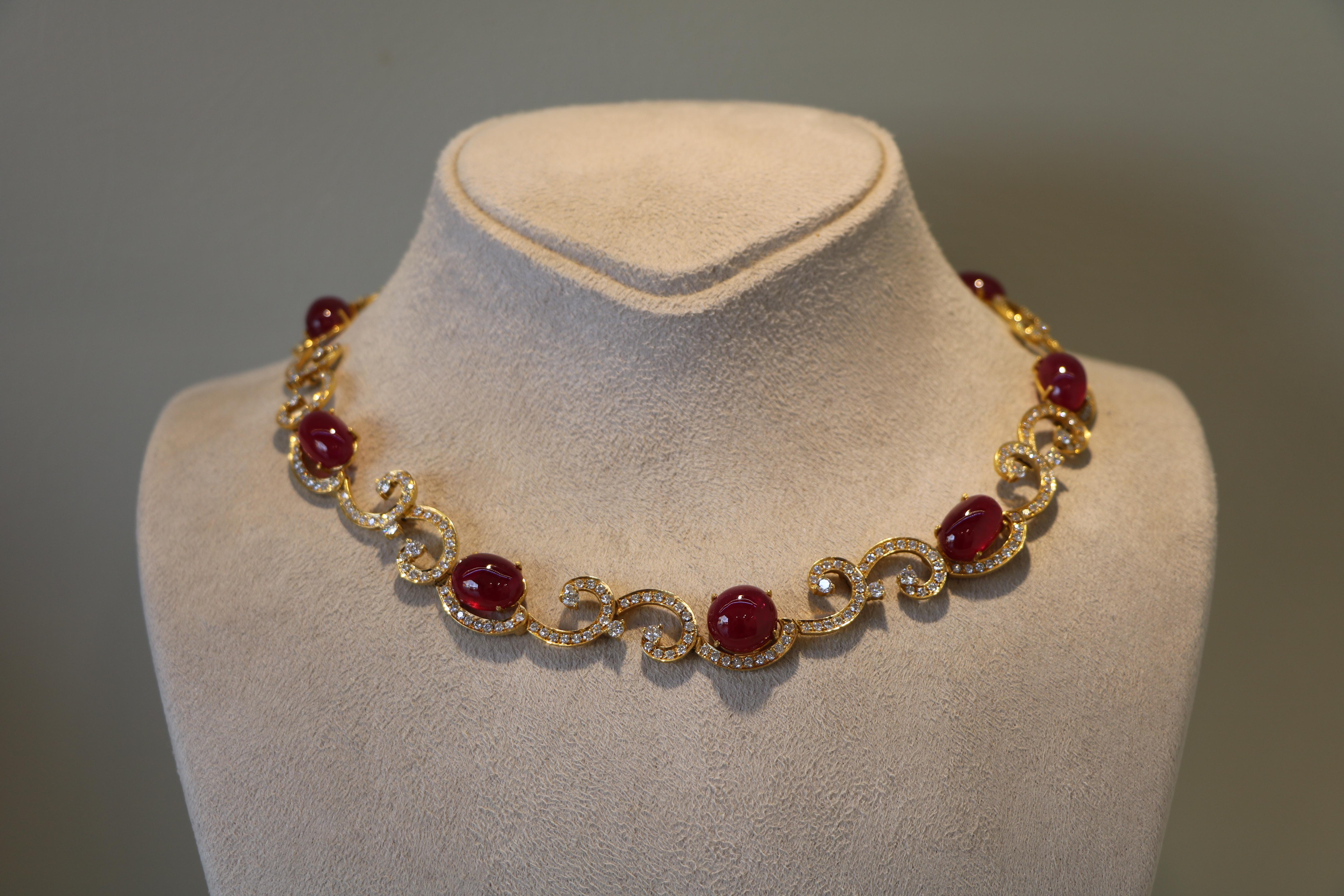 18 Karat Gold Halskette mit Diamanten und Rubinen besetzt (Cabochon) im Angebot