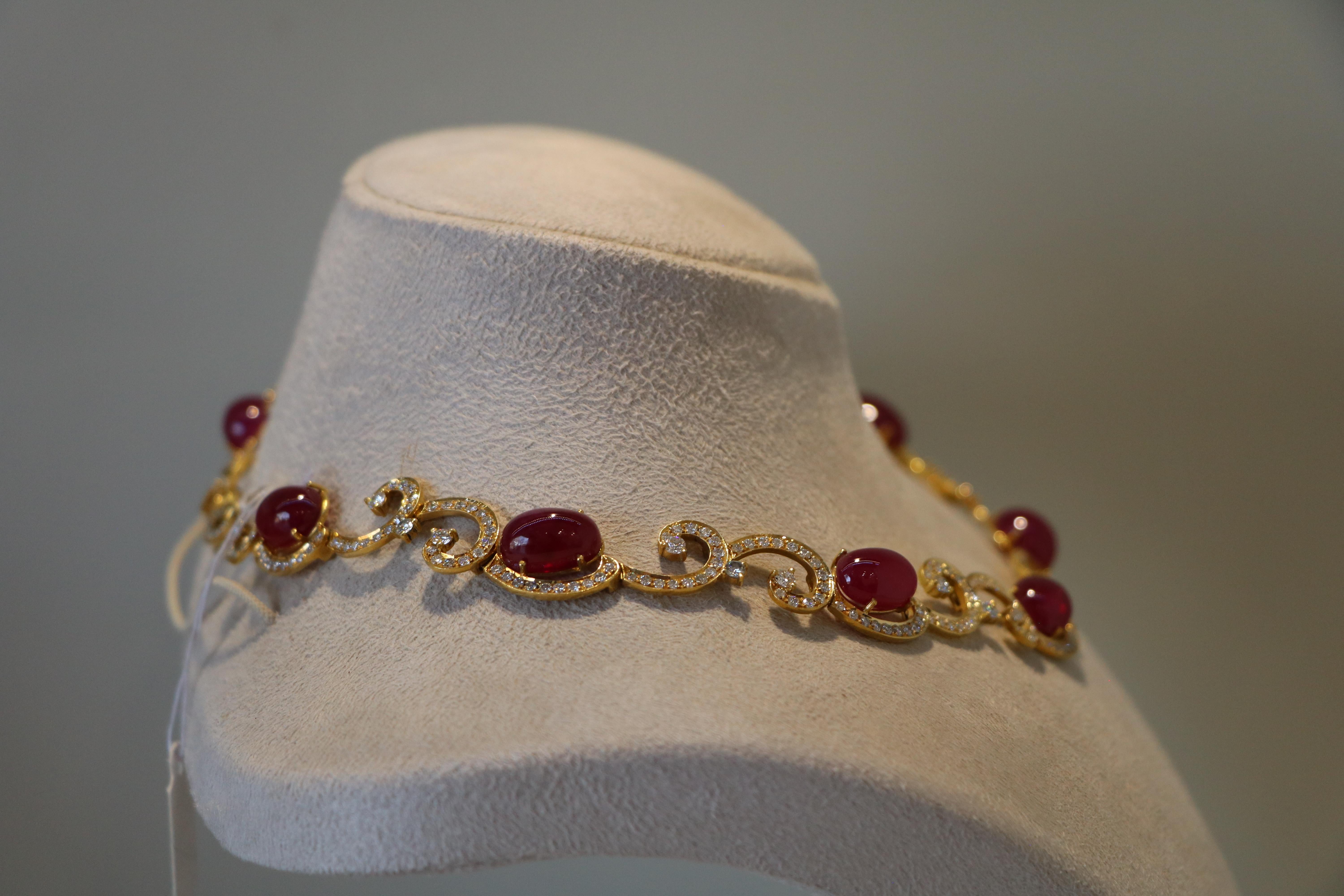 18 Karat Gold Halskette mit Diamanten und Rubinen besetzt im Angebot 1