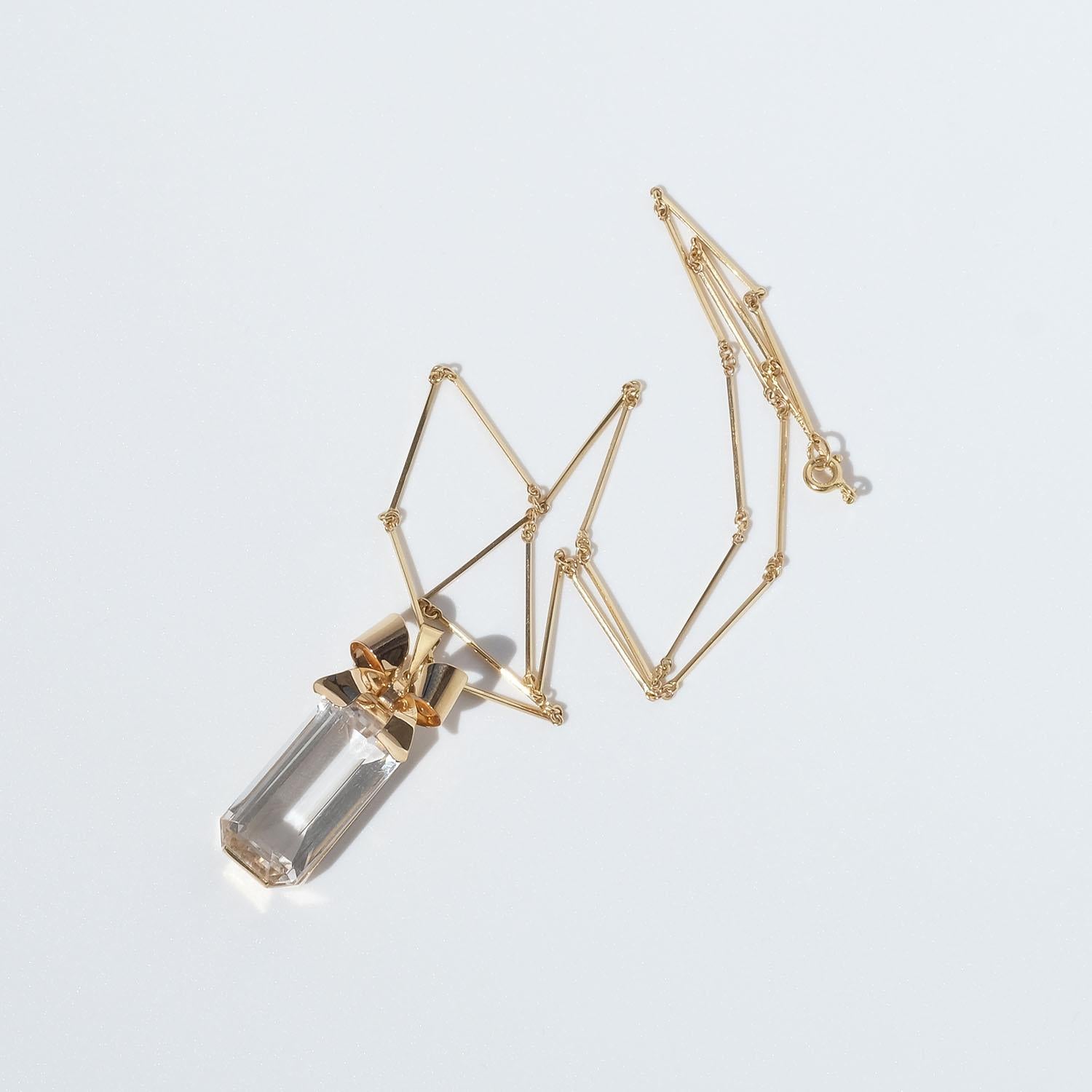 da uomo o donna Collana in oro 18k con ciondolo in cristallo di rocca di Ateljé Stigbert Anno di fabbricazione, 1945 in vendita