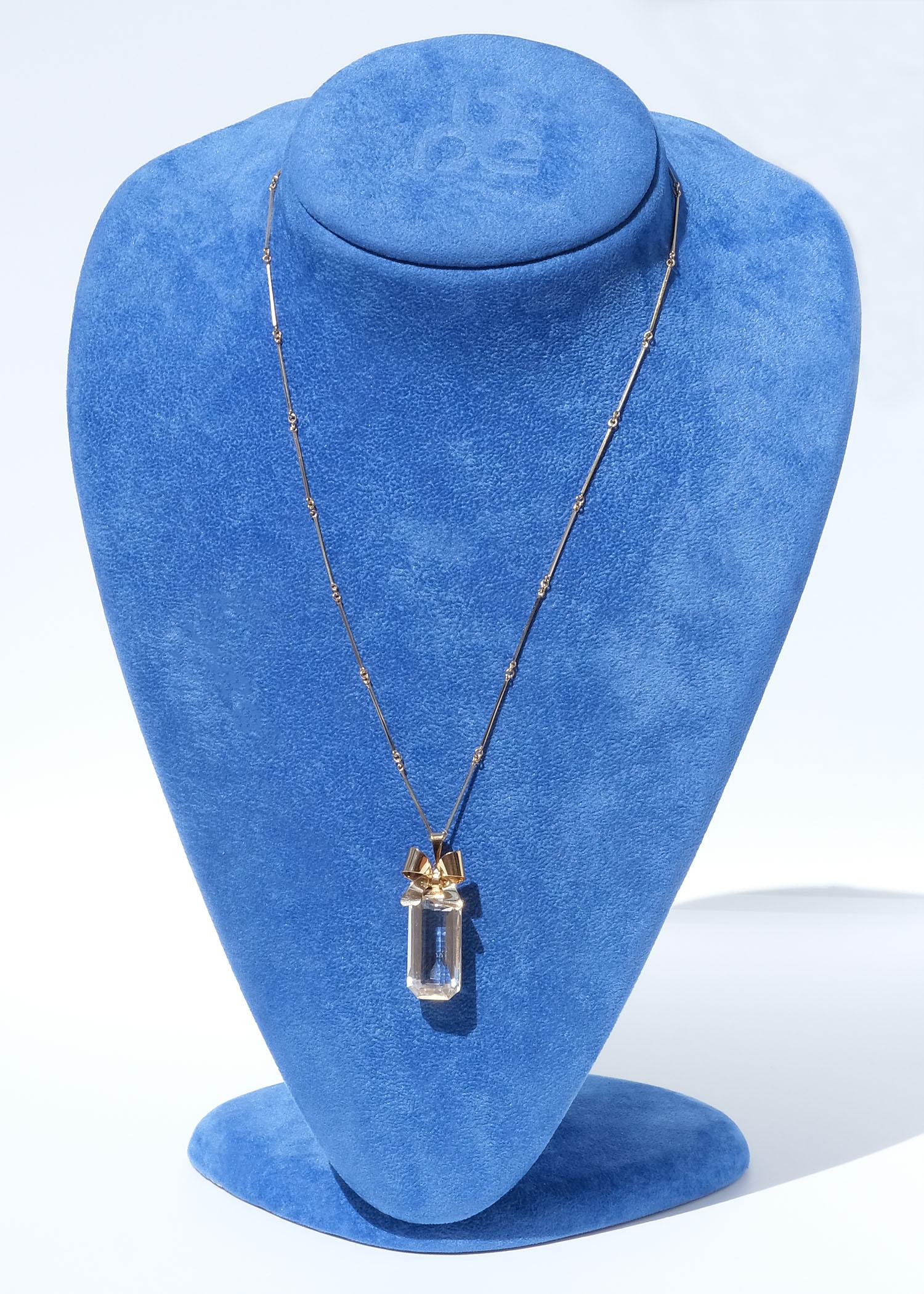 Collana in oro 18k con ciondolo in cristallo di rocca di Ateljé Stigbert Anno di fabbricazione, 1945 in vendita 1