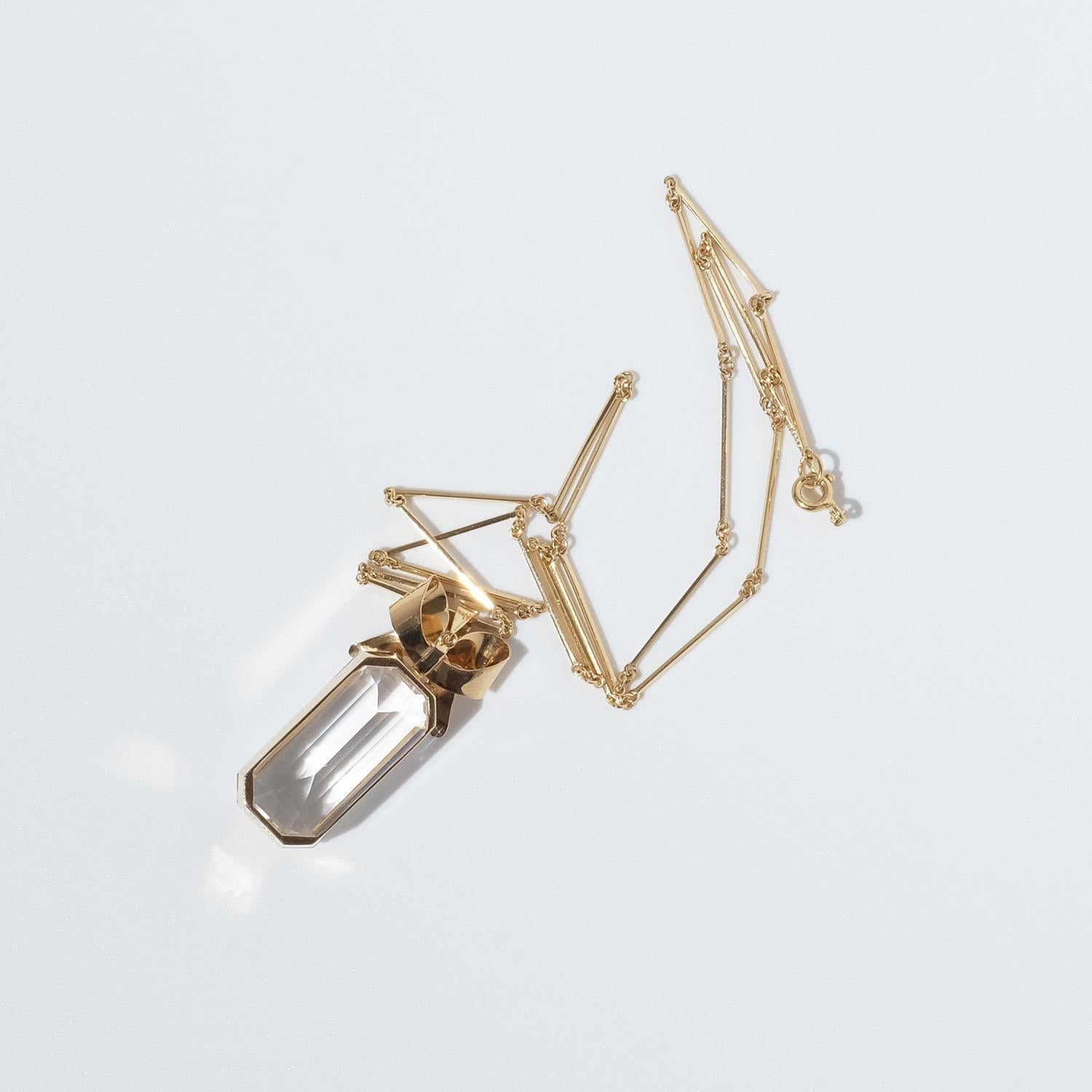 Collana in oro 18k con ciondolo in cristallo di rocca di Ateljé Stigbert Anno di fabbricazione, 1945 in vendita 4