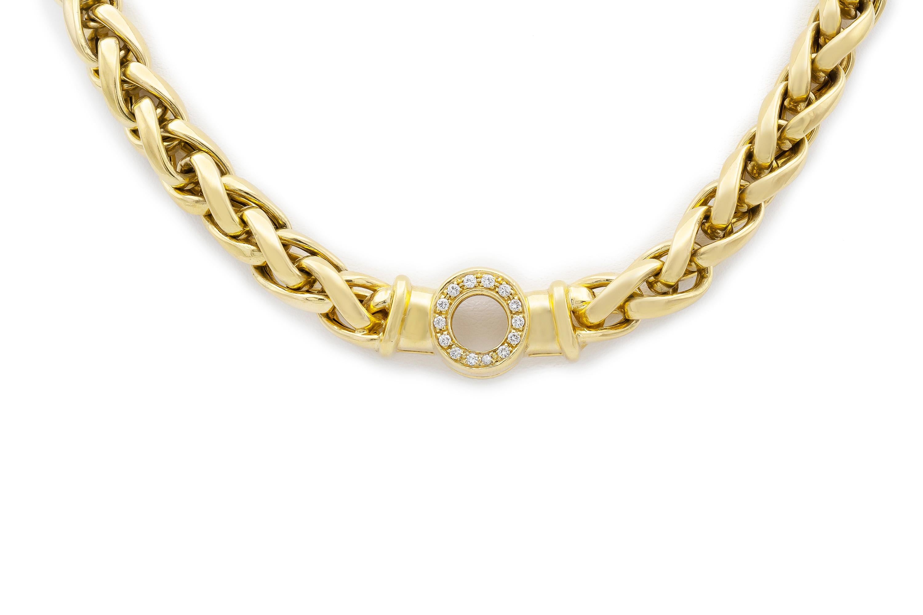 Fein gearbeitete Halskette aus 18 Karat Gelbgold, mit Diamanten von 0,56 Karat.
17 3/4 Zoll lang, Gewicht 58,9 dwt. 