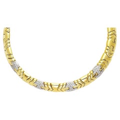 Collar de Oro de 18 K con Cuatro Paneles de Diamantes Pavé, Cortes Redondos Brillantes