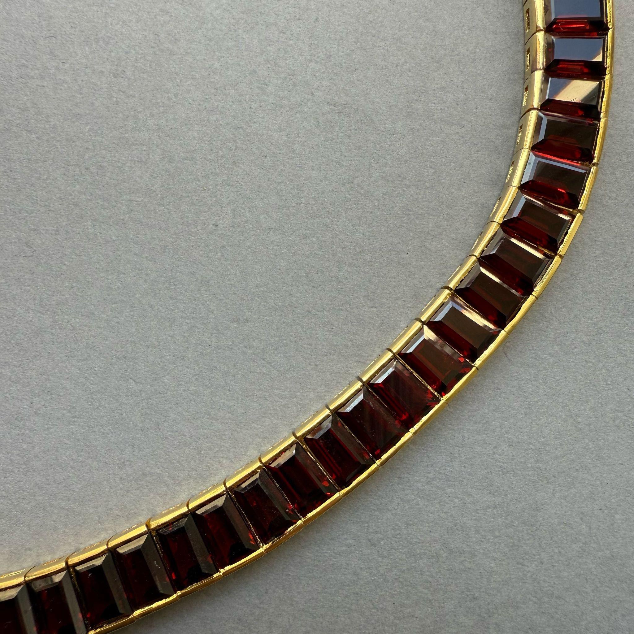 18K Gold Necklace with Garnets In Excellent Condition For Sale In Amsterdam, NL