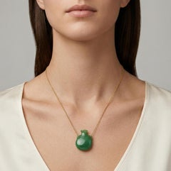 Collana in oro 18K con ciondolo in nefrite verde di Elsa Peretti