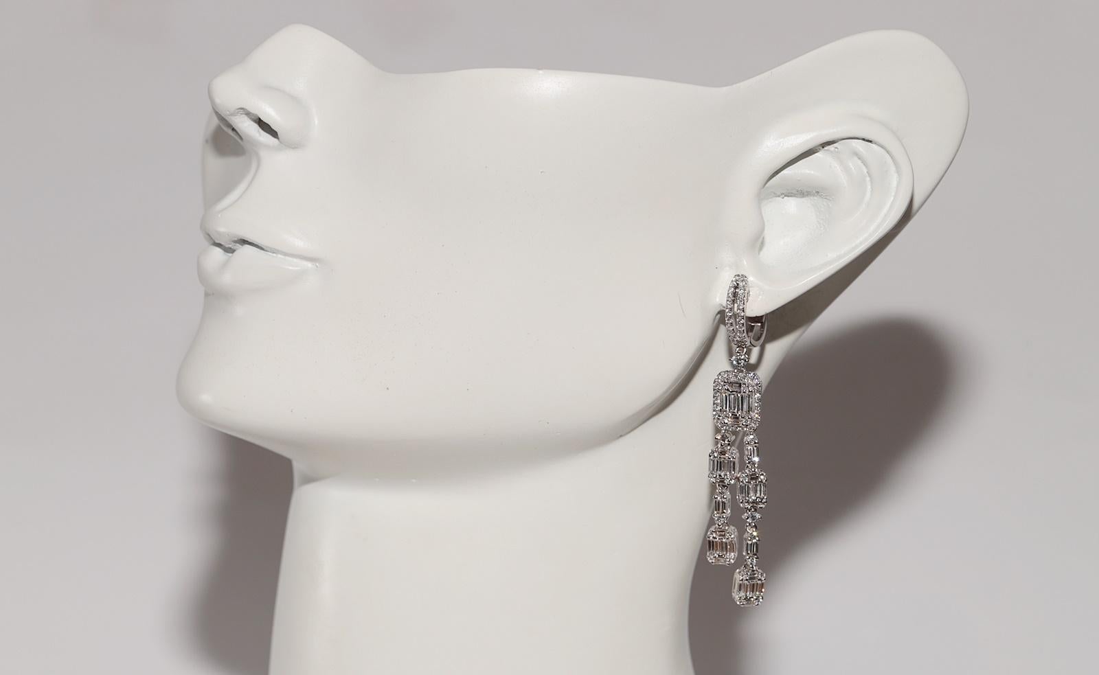 Boucles d'oreilles pendantes en or 18 carats, neuves, avec diamants naturels taille baguette brillants en vente 6
