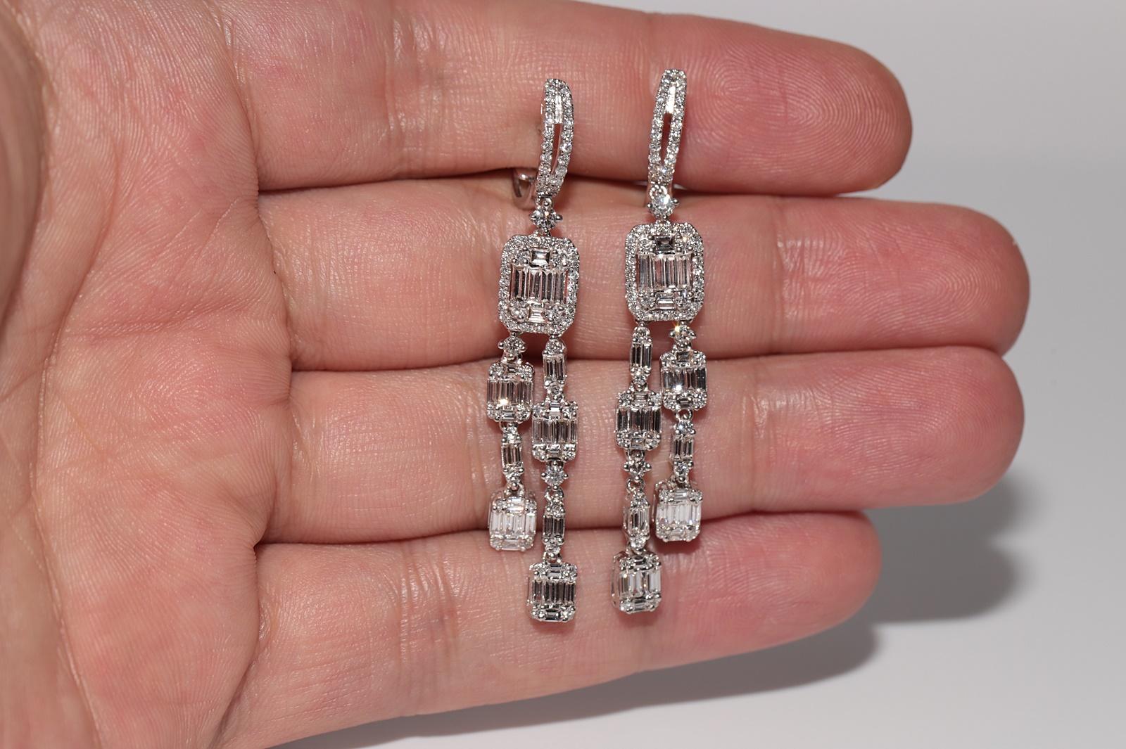 Taille baguette Boucles d'oreilles pendantes en or 18 carats, neuves, avec diamants naturels taille baguette brillants en vente