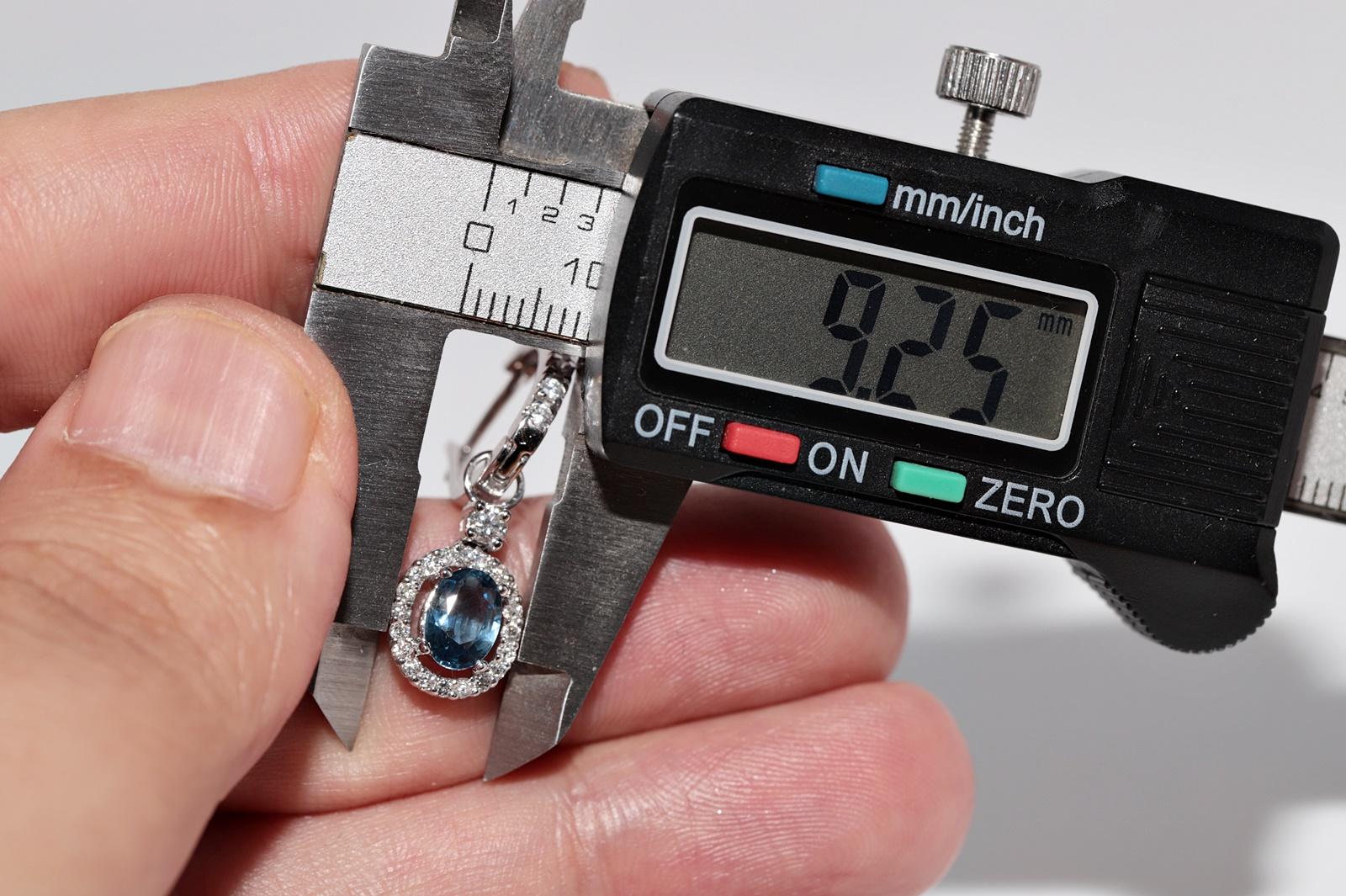 18 Karat Gold Neuer natürlicher Diamant und blauer Topas Dekorierter Tropfenohrring mit Diamanten im Angebot 5