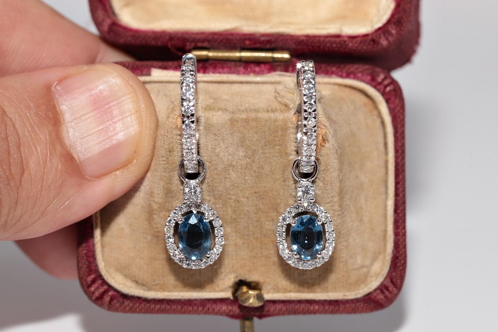 En muy buen estado.
El peso total es de 7,1 gramos.
Totalmente es diamante 1,20 ct.
El diamante es de color F-G y claridad vvs-vs.
Totalmente es topacio azul 2 ct.
La caja no está incluida.
Ponte en contacto para cualquier pregunta.