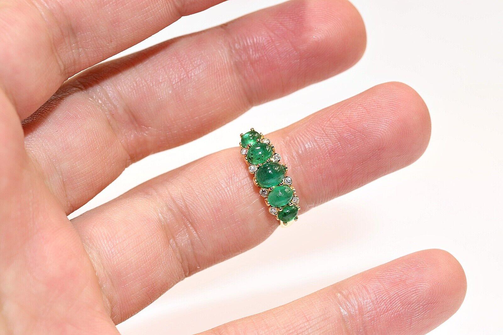 Bague en or 18 carats, neuve, décorée de diamants naturels et d'émeraudes taille cabochon en vente 4