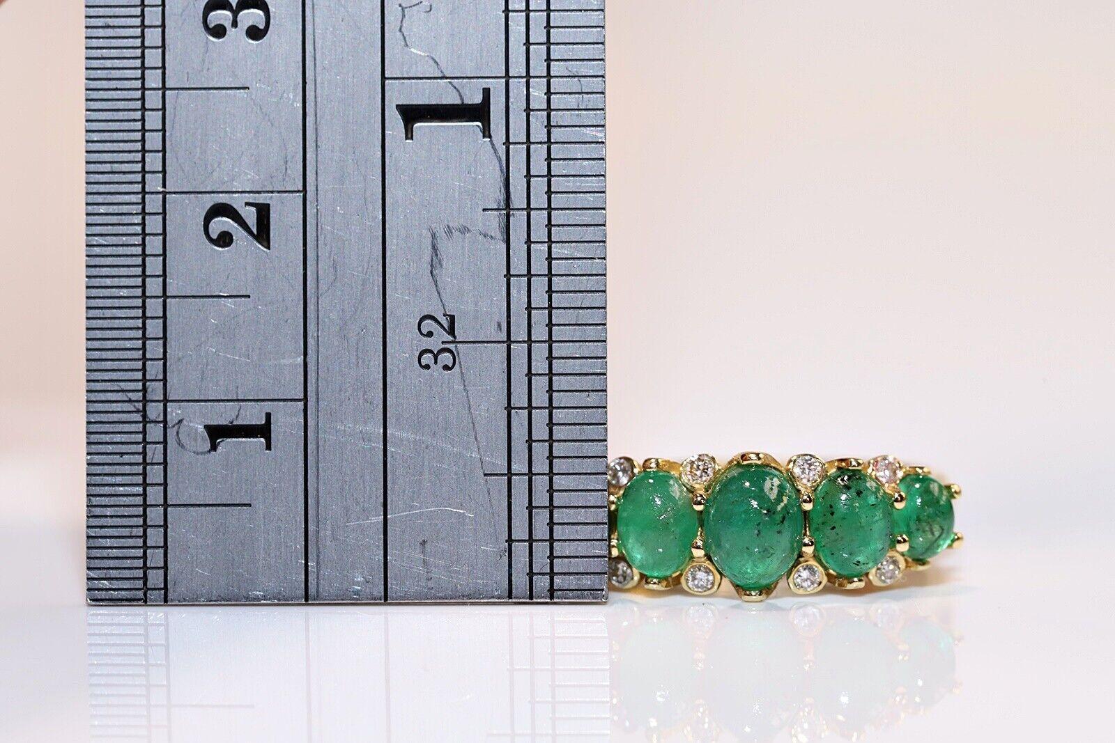 Bague en or 18 carats, neuve, décorée de diamants naturels et d'émeraudes taille cabochon en vente 3