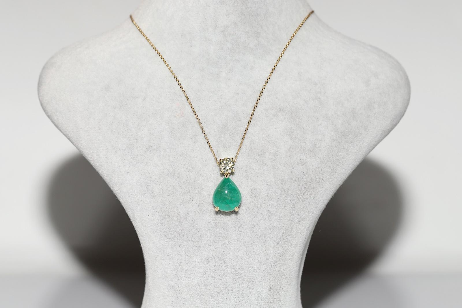 En très bon état.
Le poids total est de 4.8 grammes.
Au total, un diamant de 0,71 ct.
Le diamant est de couleur L et de pureté vs.
Totalement en émeraude 5.36 ct.
La longueur totale de la chaîne est de 45 cm.
N'hésitez pas à nous contacter pour