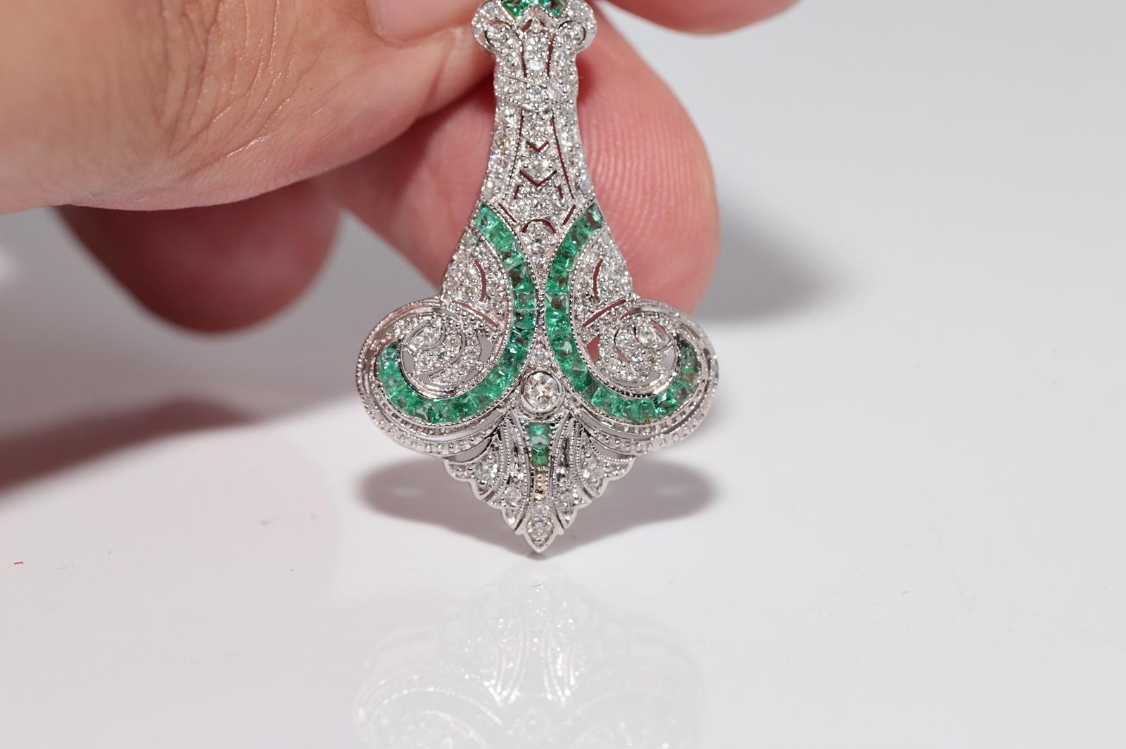 Boucle d'oreille pendante en or 18k New Made, diamant naturel et émeraude taillée en calibre en vente 4