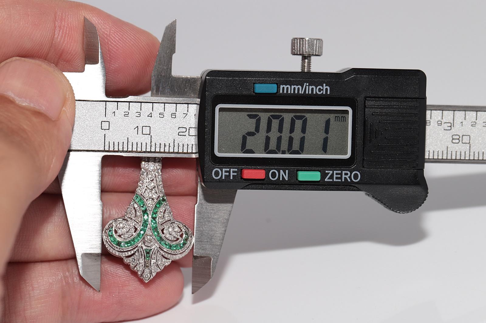 Boucle d'oreille pendante en or 18k New Made, diamant naturel et émeraude taillée en calibre en vente 5