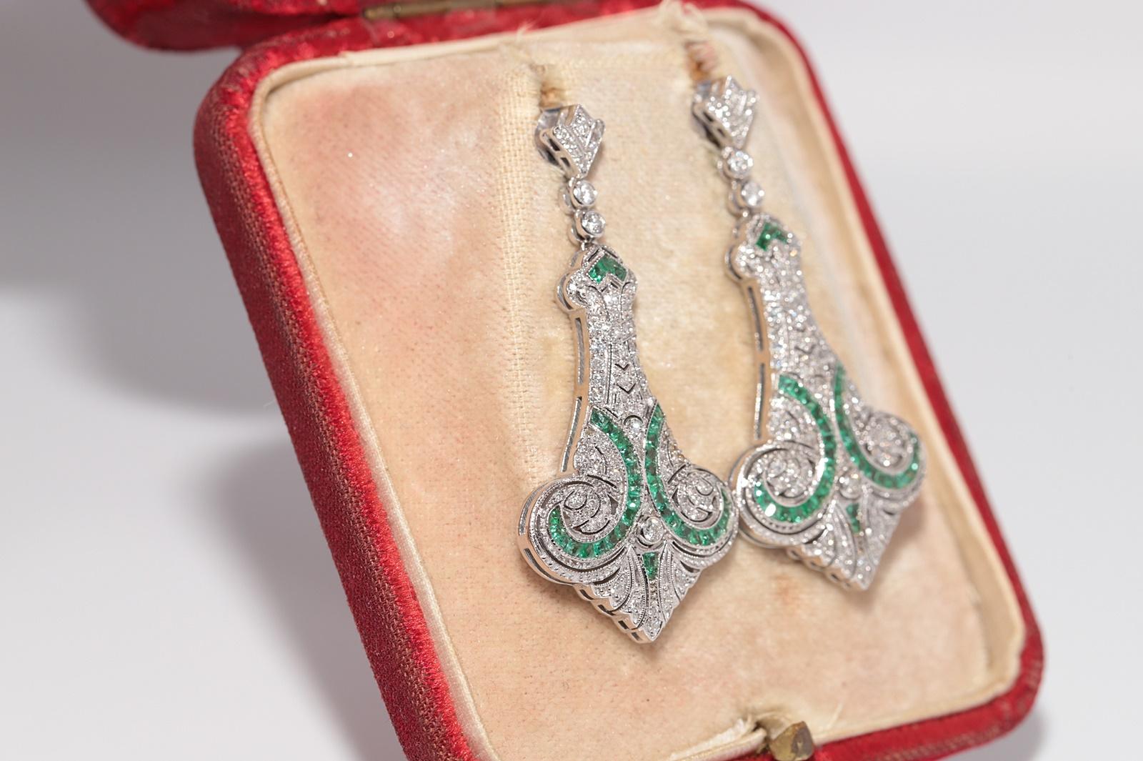 Taille brillant Boucle d'oreille pendante en or 18k New Made, diamant naturel et émeraude taillée en calibre en vente