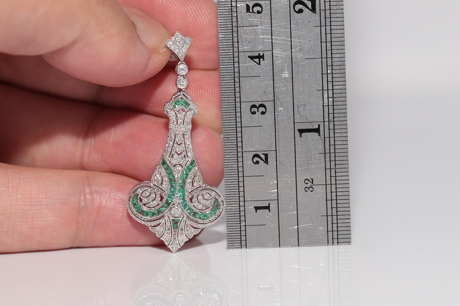 Boucle d'oreille pendante en or 18k New Made, diamant naturel et émeraude taillée en calibre Pour femmes en vente