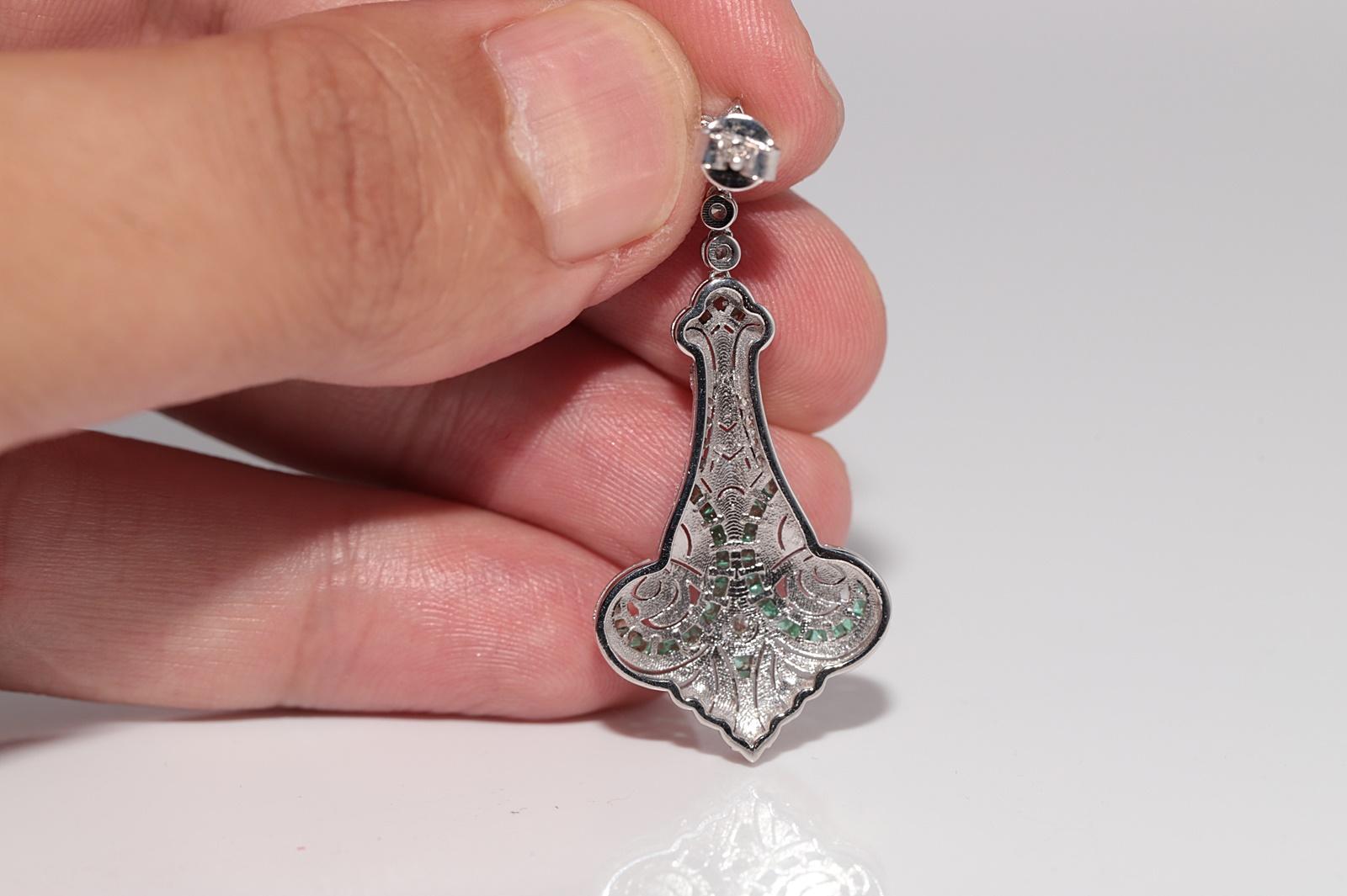 Boucle d'oreille pendante en or 18k New Made, diamant naturel et émeraude taillée en calibre en vente 2