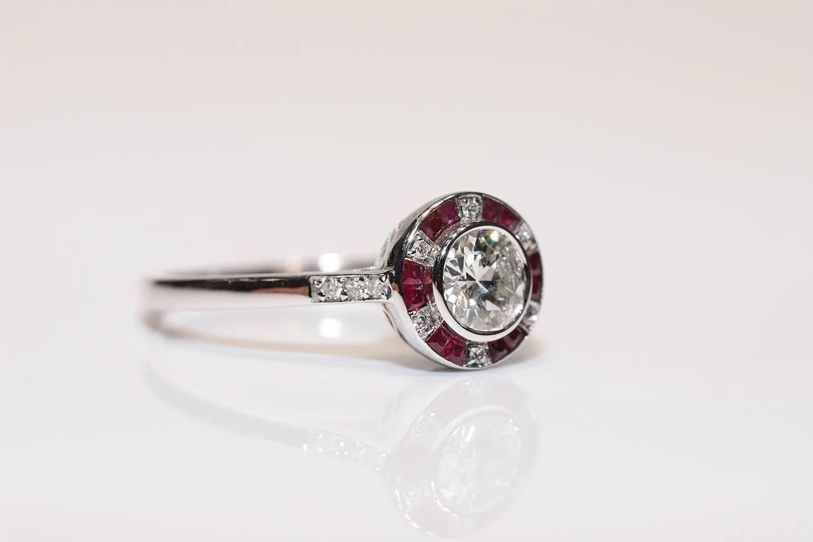 Modern 18K Gold New Made Natural Diamond And Caliber Cut Ruby Solitaire Ring For Sale