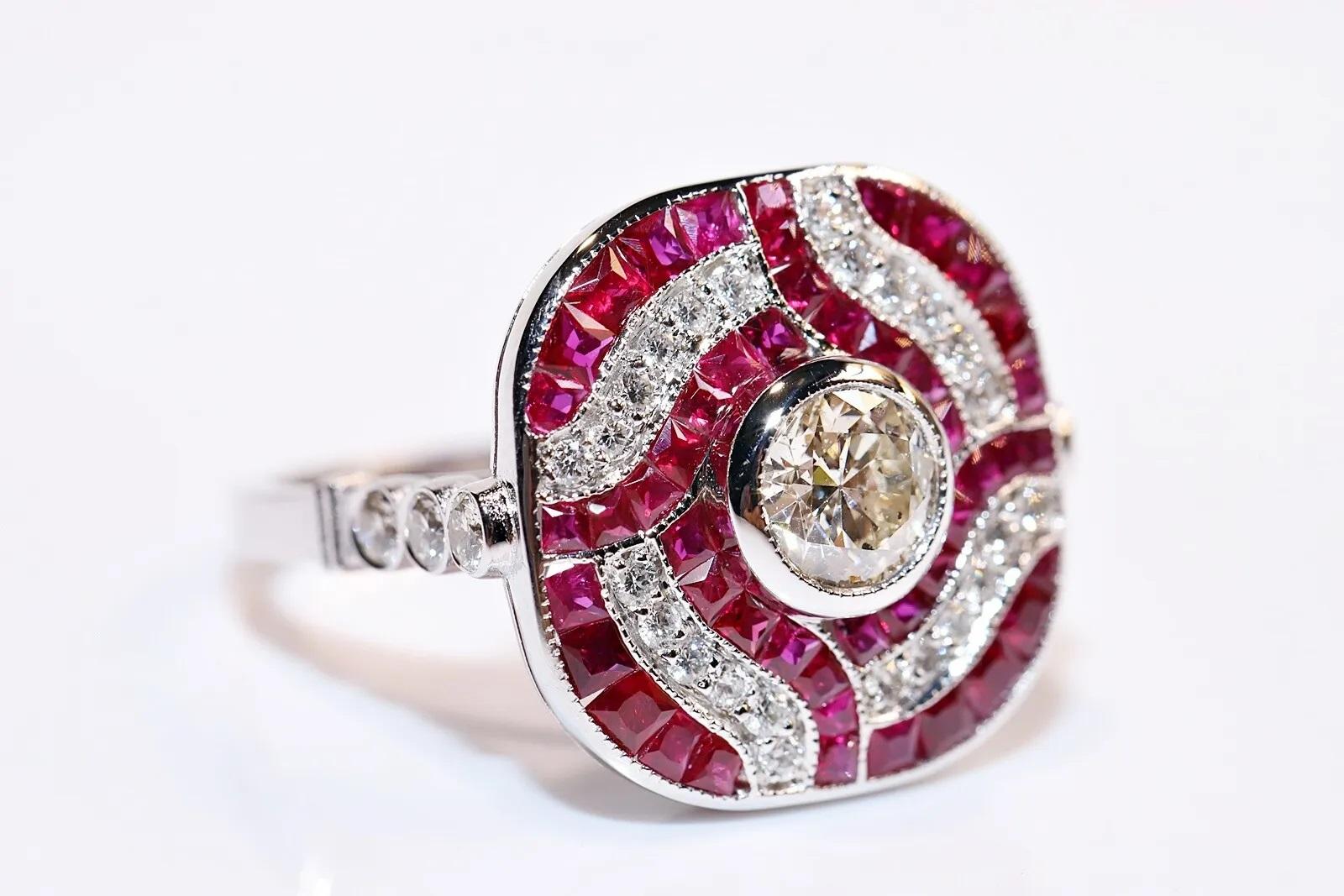 Bague décorée de diamants naturels et de rubis calibrés en or 18 carats, de fabrication neuve en vente 3