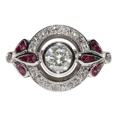 Anello decorato con diamanti naturali e rubini calibrati in oro 18 carati di nuova fabbricazione