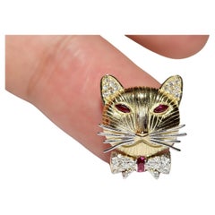 Collier en or 18k New Made Natural Diamond and Ruby Decorated Cat Necklace (Collier de chat orné de diamants et de rubis naturels)