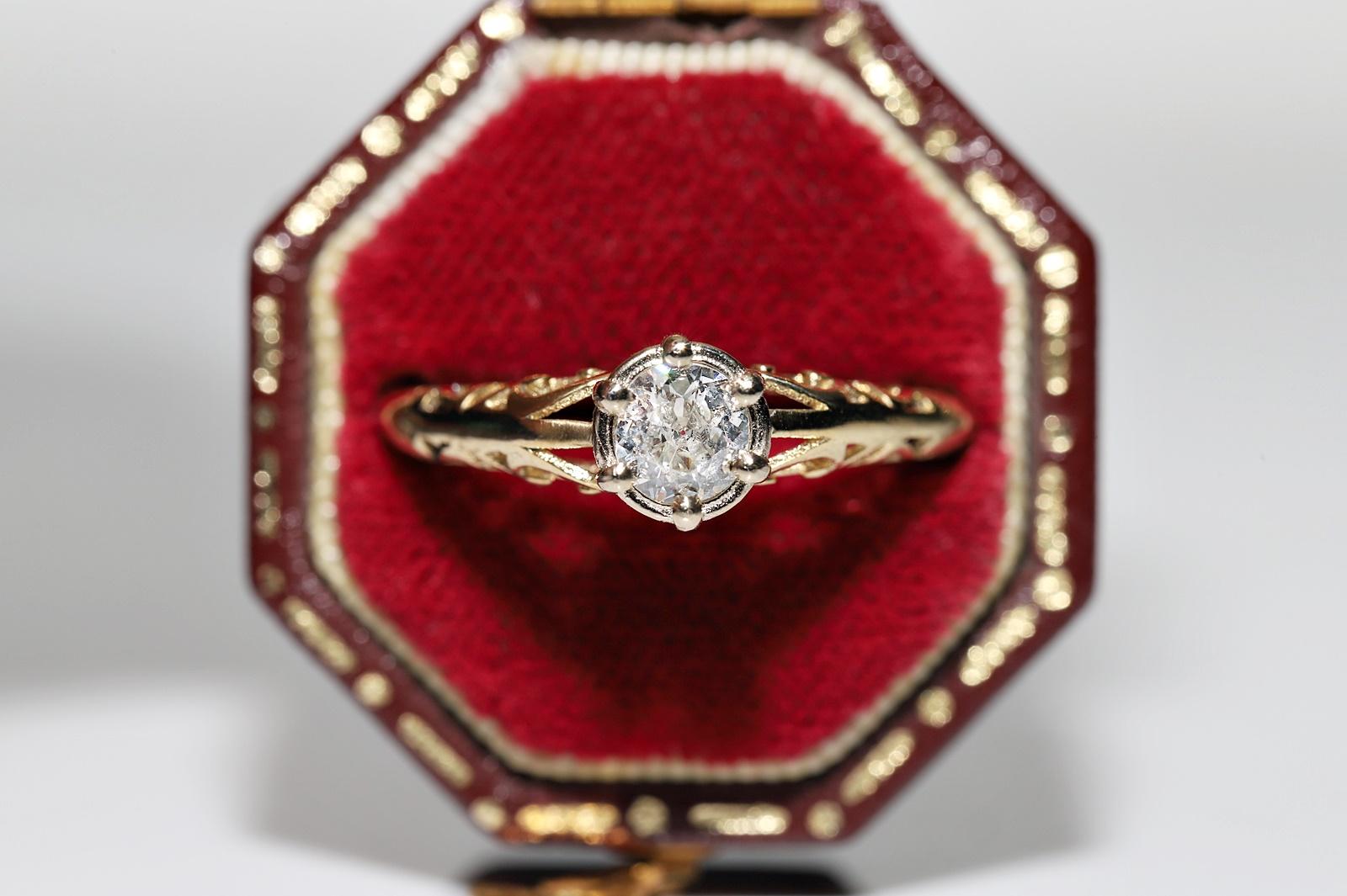 Modern 18k Gold New Made Natural Diamond Decorated Solitaire Ring For Sale