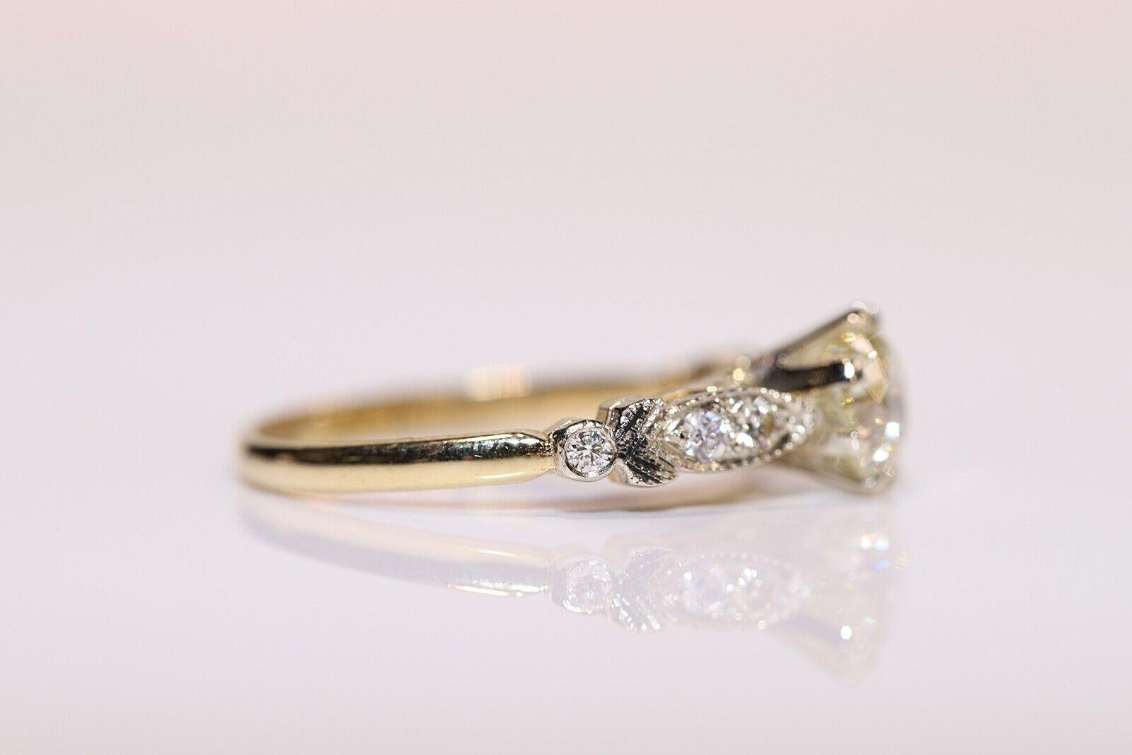 Bague solitaire en or 18k de fabrication récente ornée de diamants naturels Pour femmes en vente