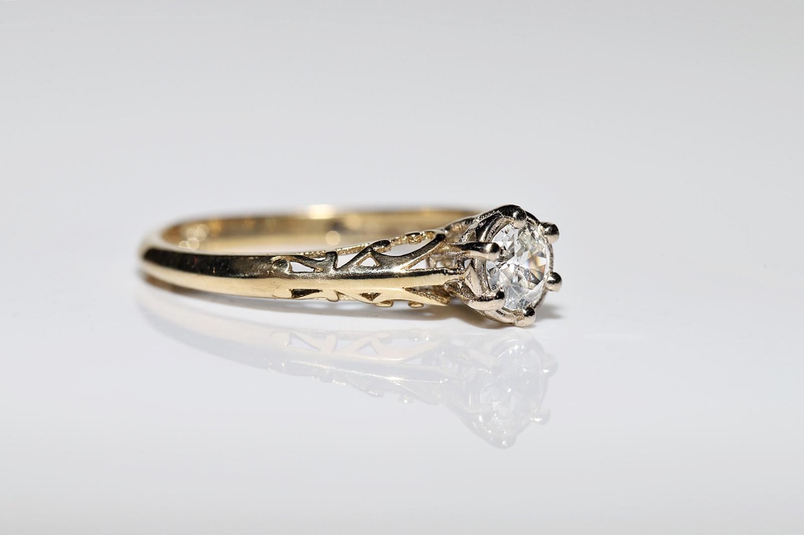 Women's 18k Gold New Made Natural Diamond Decorated Solitaire Ring For Sale