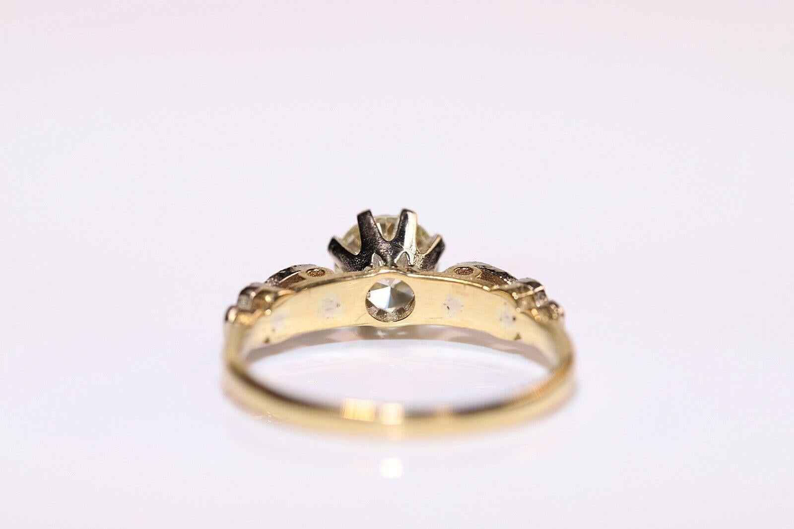 Bague solitaire en or 18k de fabrication récente ornée de diamants naturels en vente 1