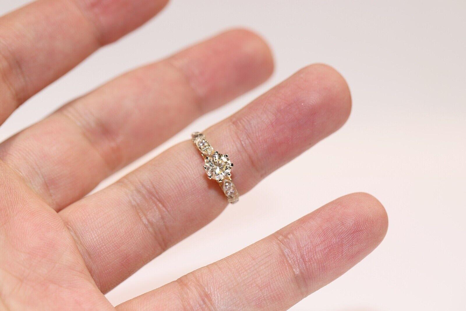 Anello solitario decorato con diamanti naturali in oro 18 carati di nuova produzione in vendita 3