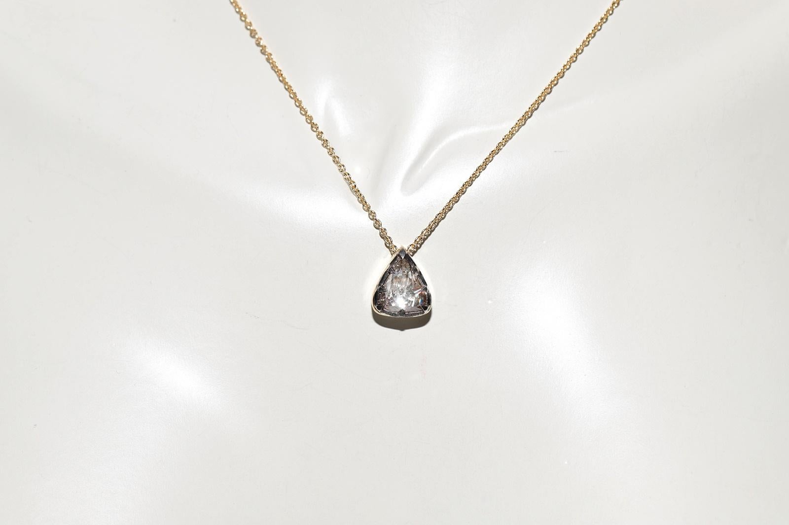 En très bon état.
Le poids total est de 5,1 grammes.
Le diamant est de 1,03 ct.
Le diamant est de couleur brun clair et de pureté Pique 2.
La longueur totale de la chaîne est de 45 cm.
N'hésitez pas à nous contacter pour toute question.