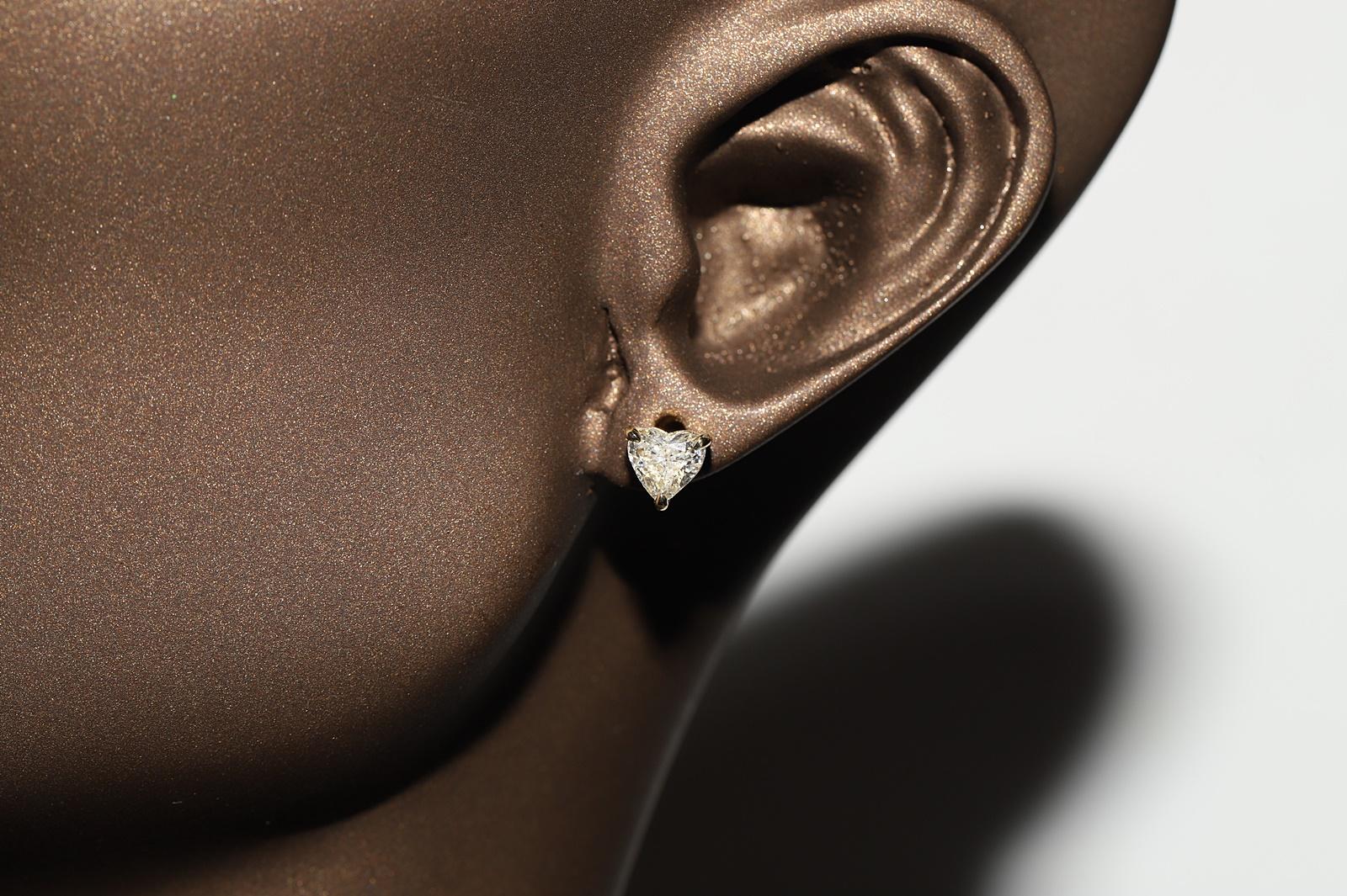 18 Karat Gold Neuer natürlicher Herzschliff Diamant Dekorierter Solitär Ohrring mit Solitär (Moderne) im Angebot