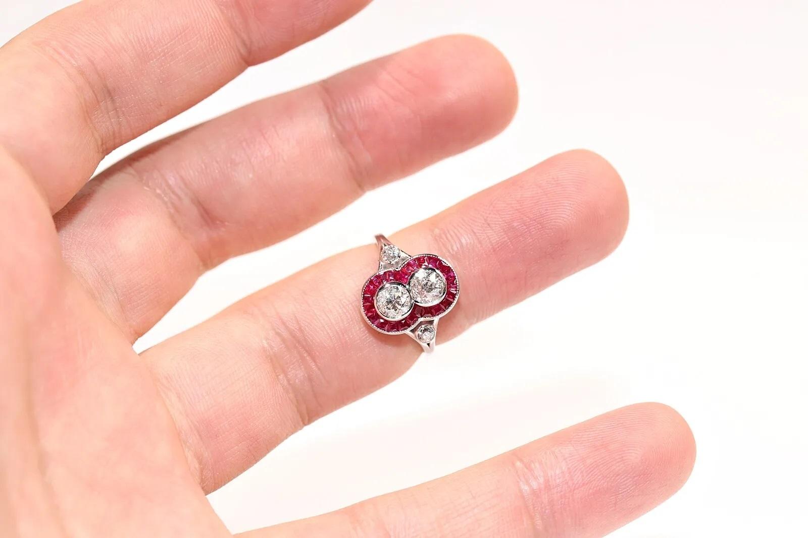 Bague décorée de diamants taille ancienne et de rubis calibrés en or 18 carats, de fabrication naturelle, neuve en vente 4