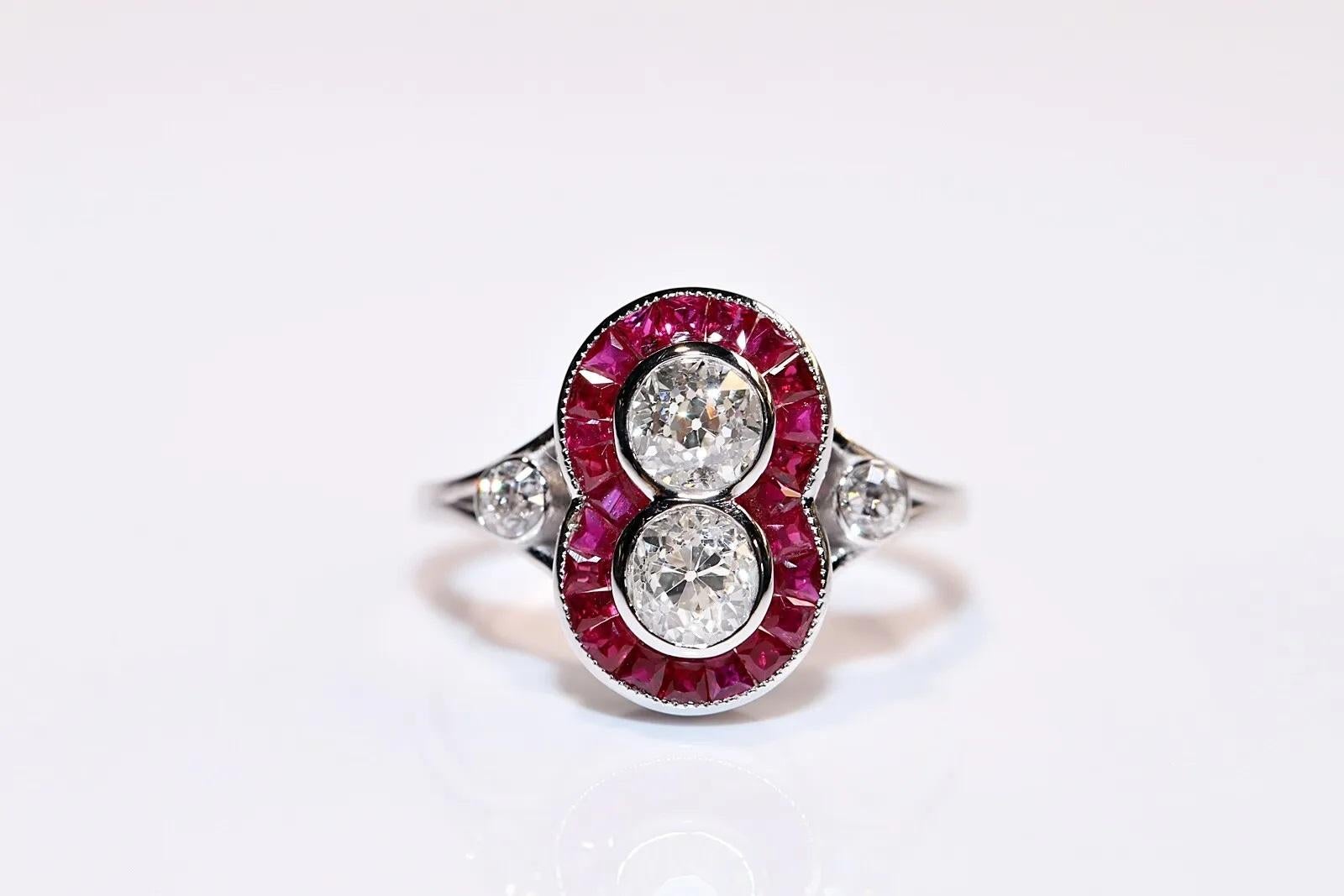 Bague décorée de diamants taille ancienne et de rubis calibrés en or 18 carats, de fabrication naturelle, neuve en vente 1