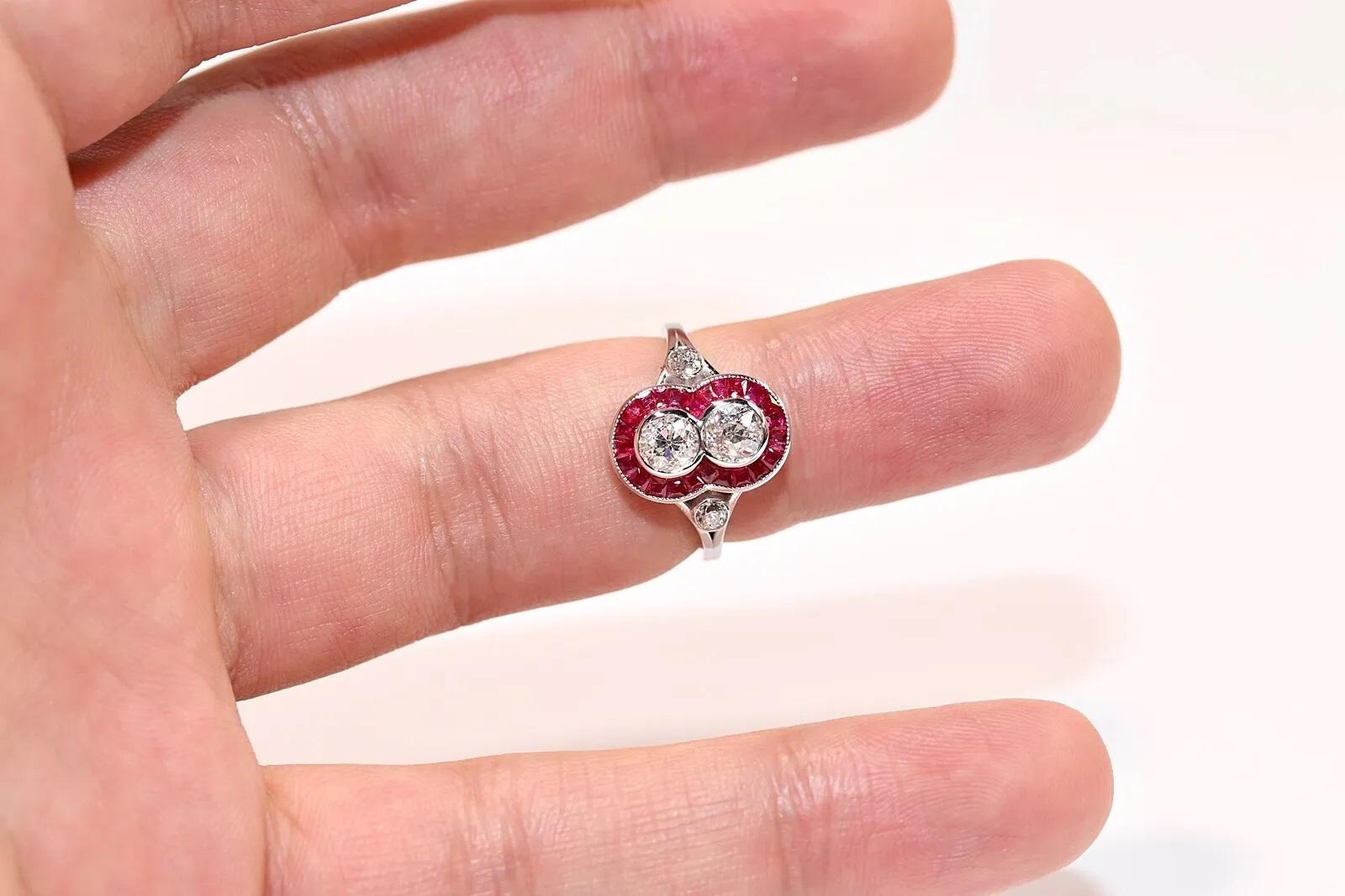 Bague décorée de diamants taille ancienne et de rubis calibrés en or 18 carats, de fabrication naturelle, neuve en vente 3