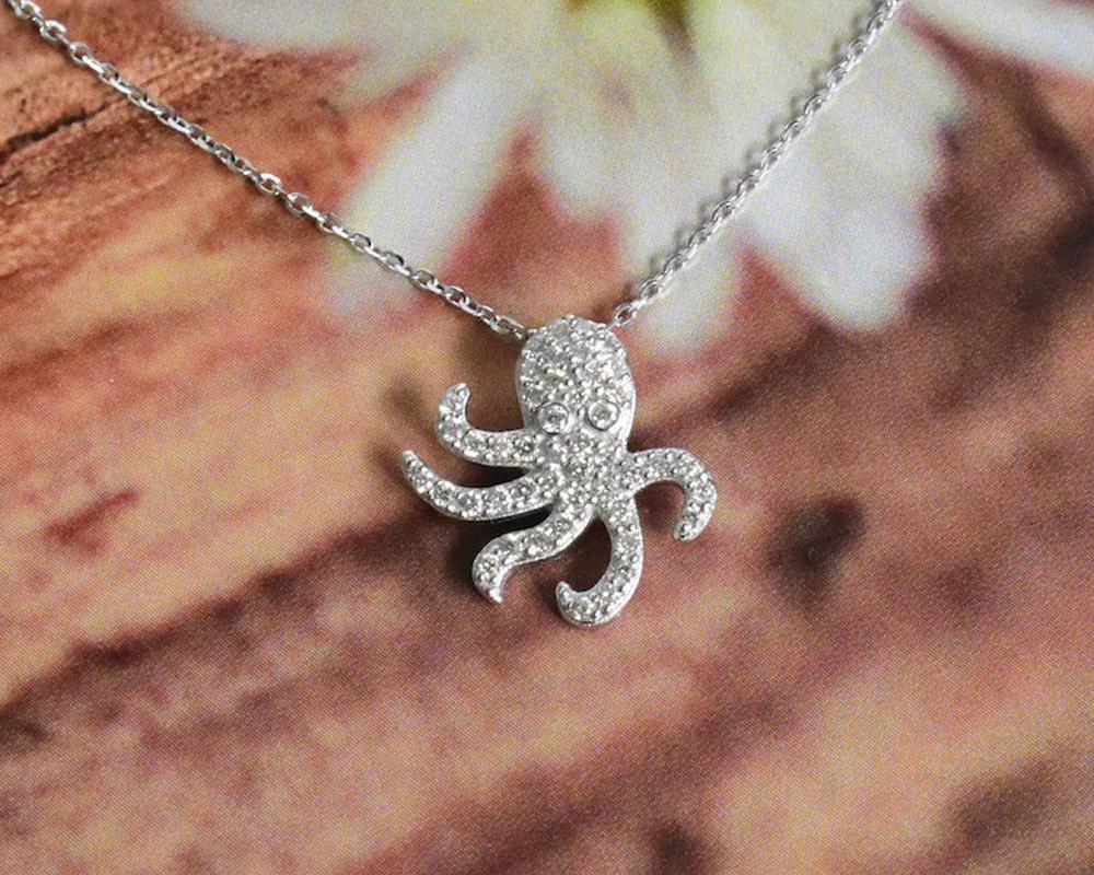Women's or Men's 18k Gold Octopus Diamond Necklace Ocean Marine Life Jewelry For Sale
