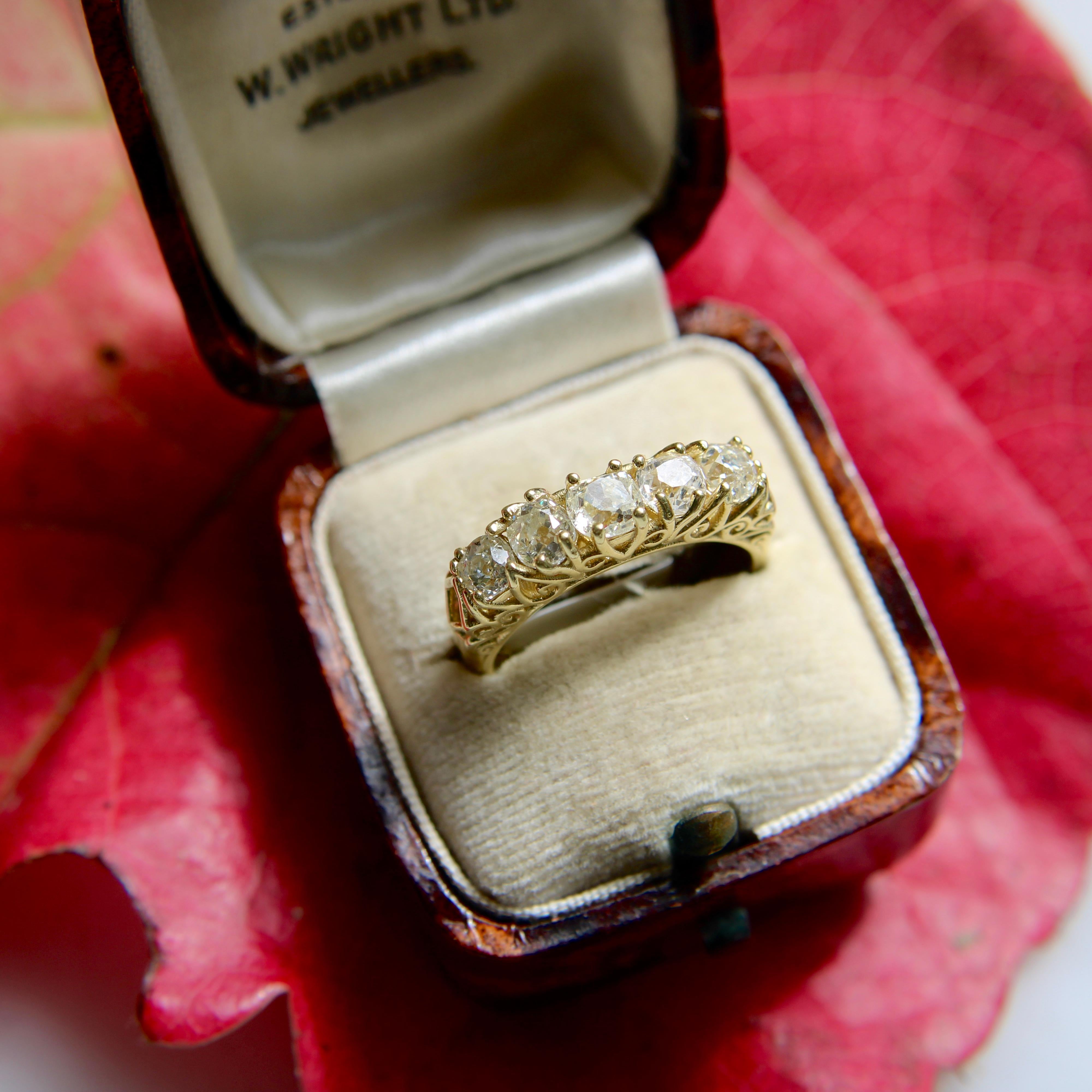 Anillo de oro de 18 quilates con cinco piedras de diamantes talla mina antigua en venta 5