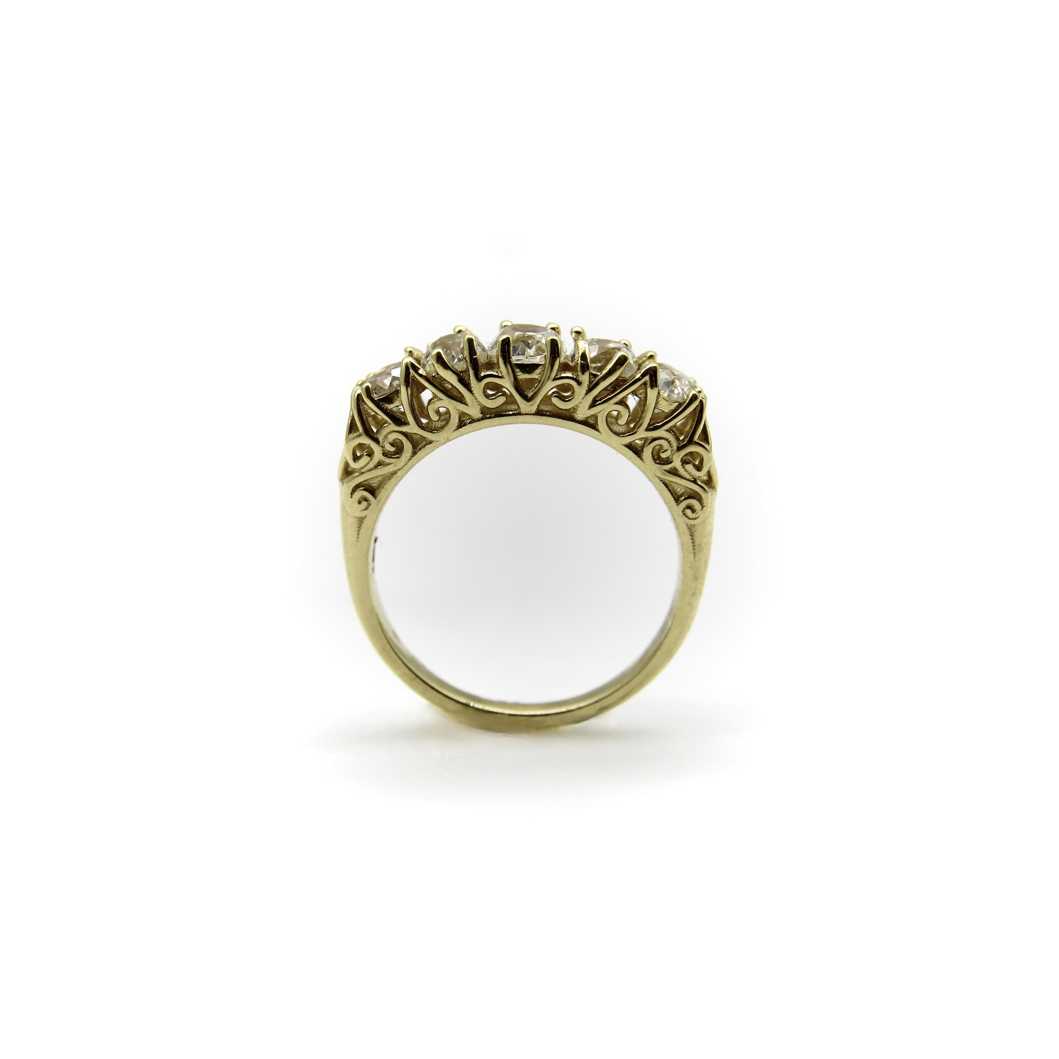 Anillo de oro de 18 quilates con cinco piedras de diamantes talla mina antigua Talla antigua en venta