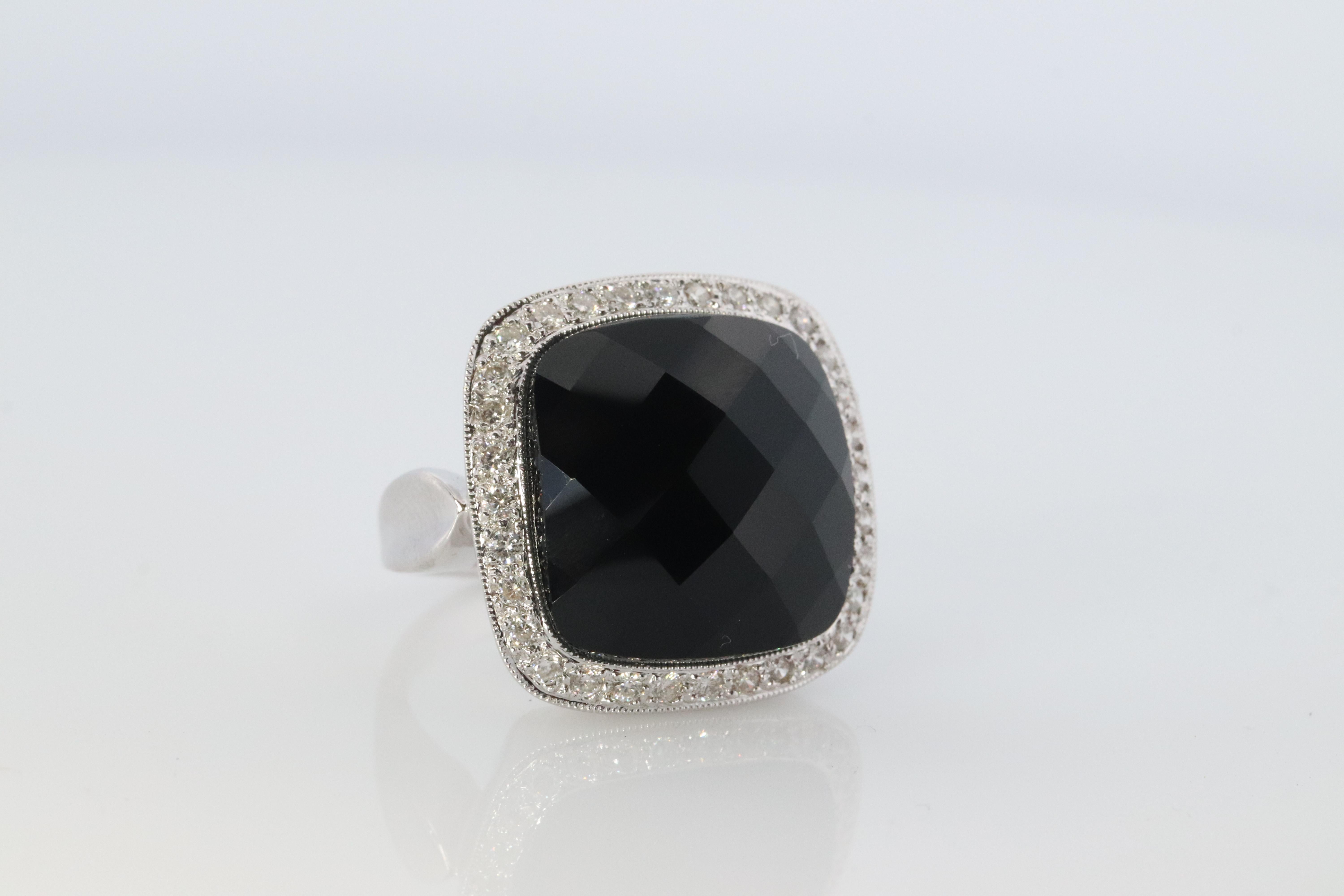 Round Cut 18k Gold ONYX Diamond Halo ring. Checkered French Cut Onyx Dome Halo Ring For Sale