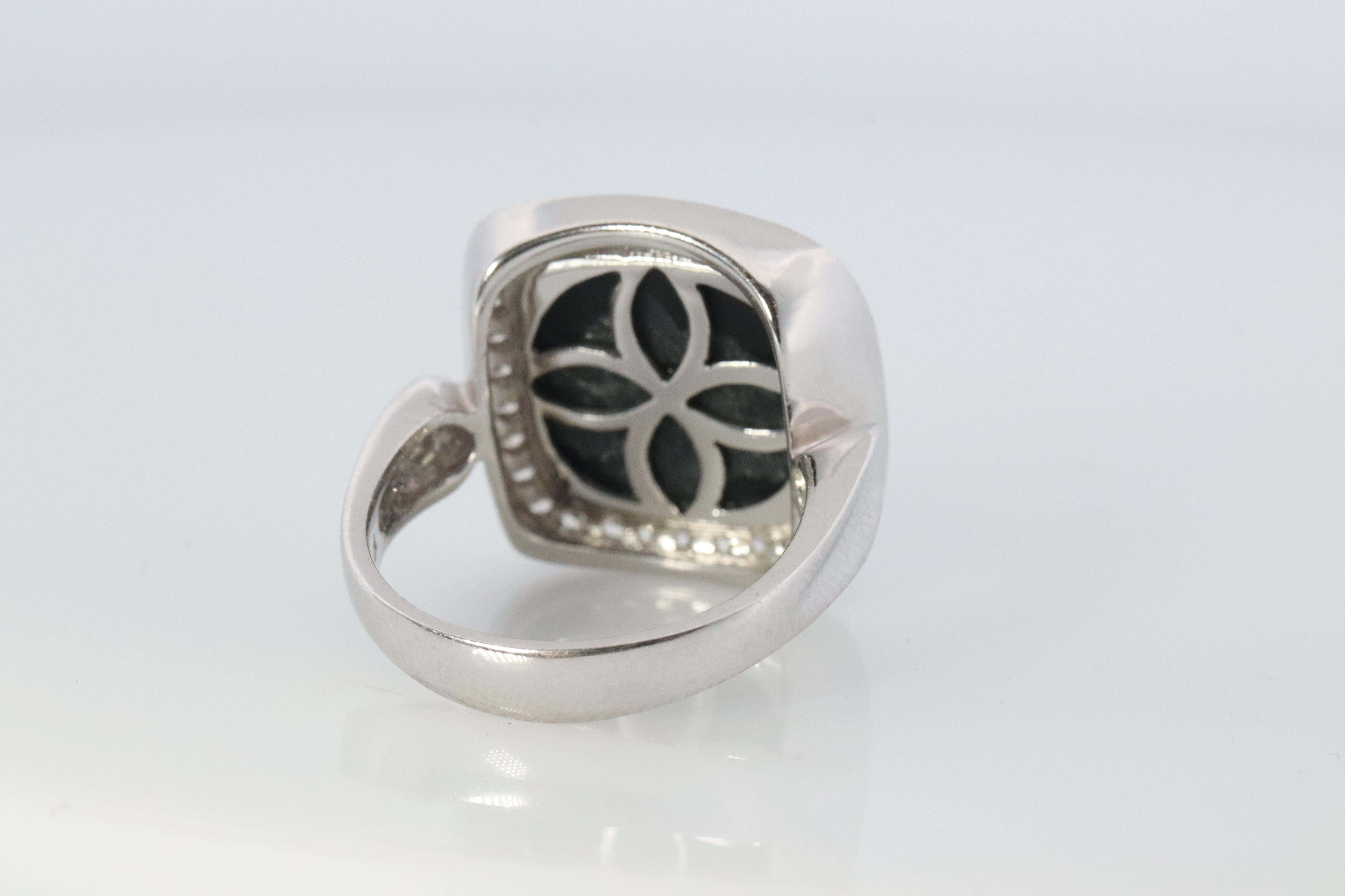 Women's 18k Gold ONYX Diamond Halo ring. Checkered French Cut Onyx Dome Halo Ring For Sale
